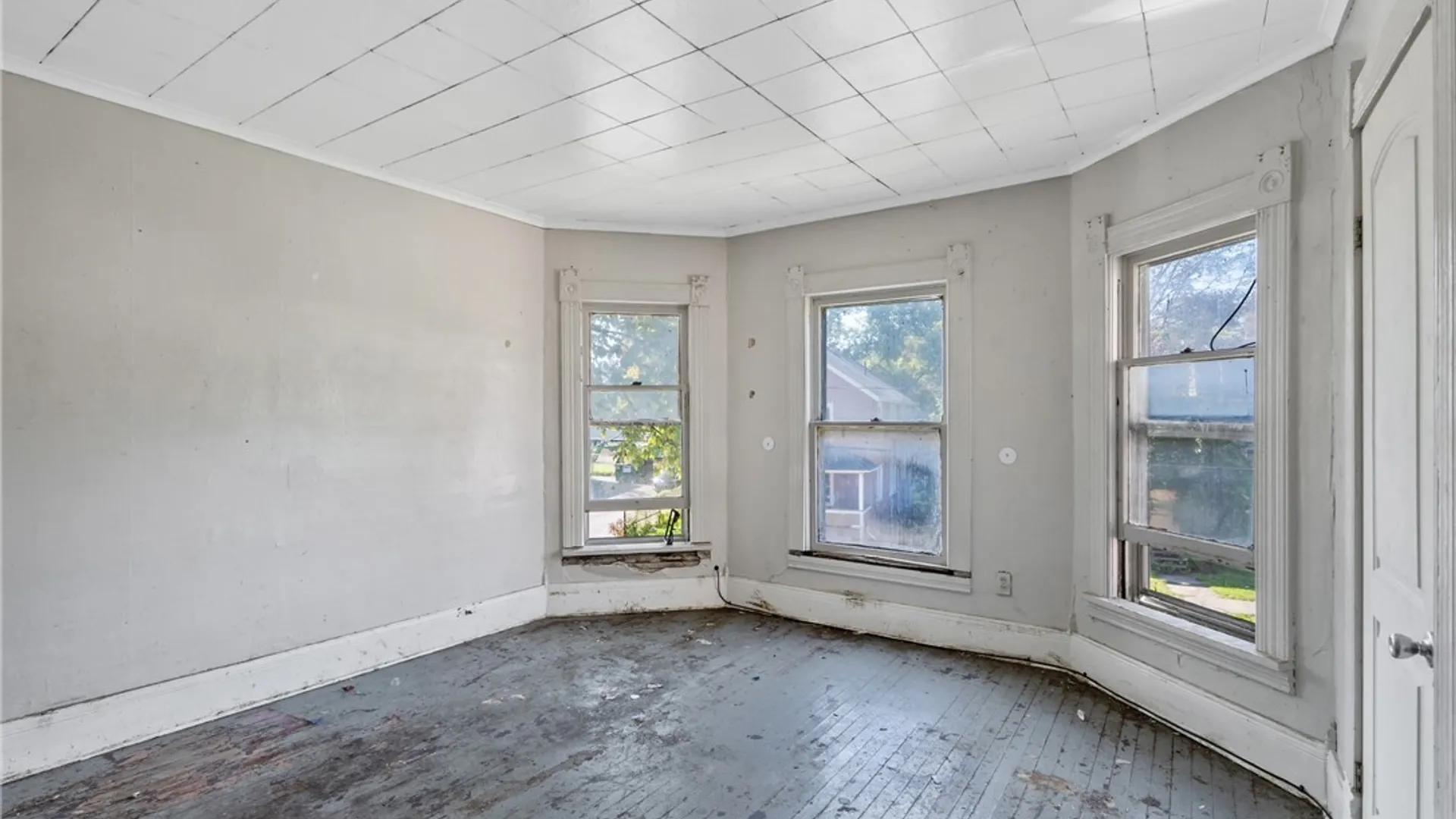 Property at 118 W Bissell Street, Syracuse, NY 13207 6