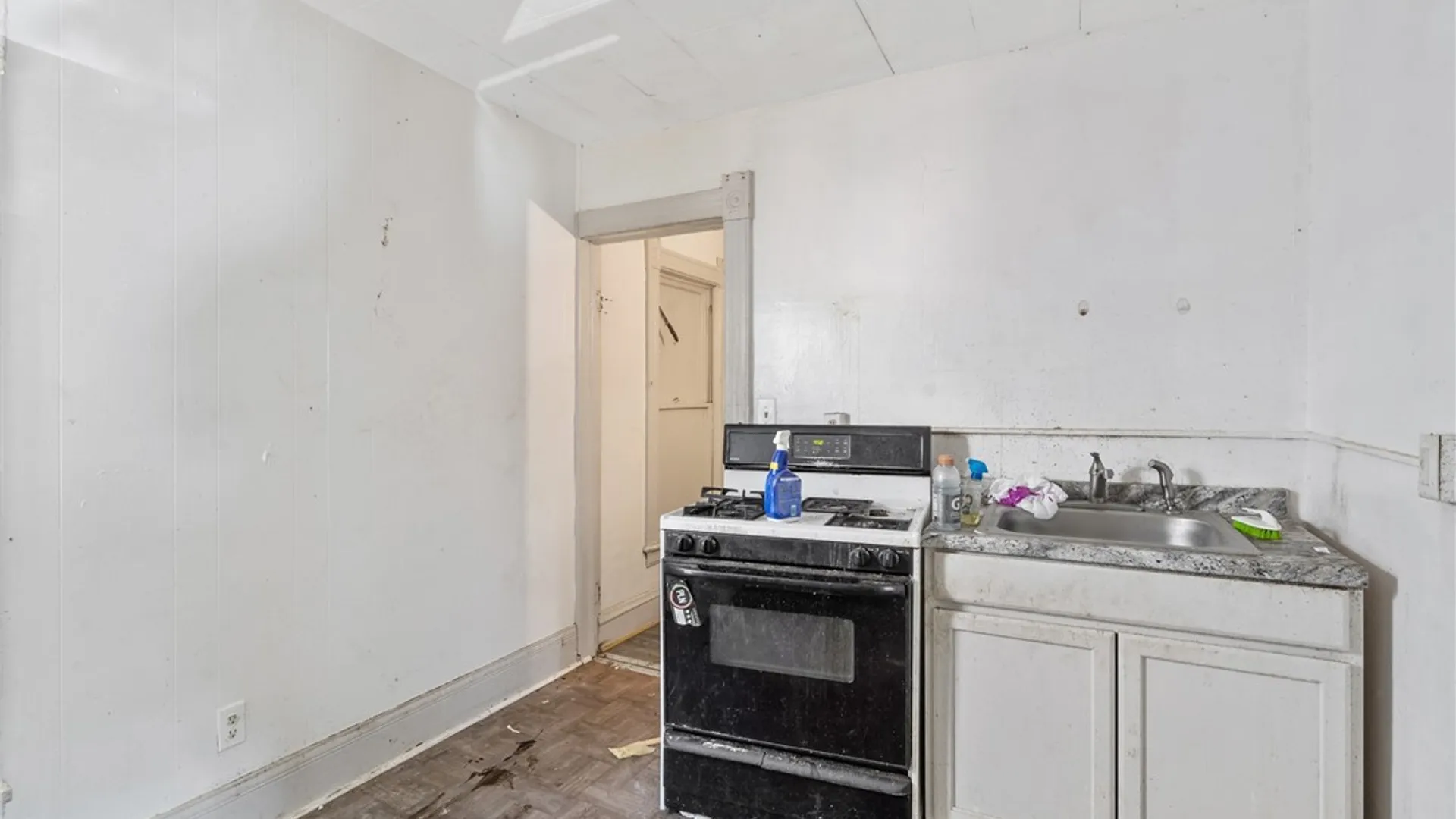 Property at 118 W Bissell Street, Syracuse, NY 13207 9