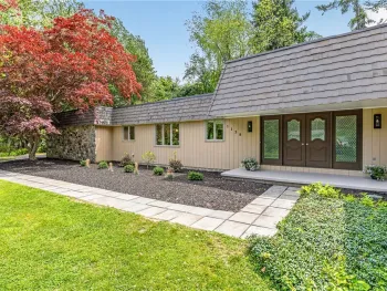 Property at 1139 Woodsboro Farms, Webster, NY 14580