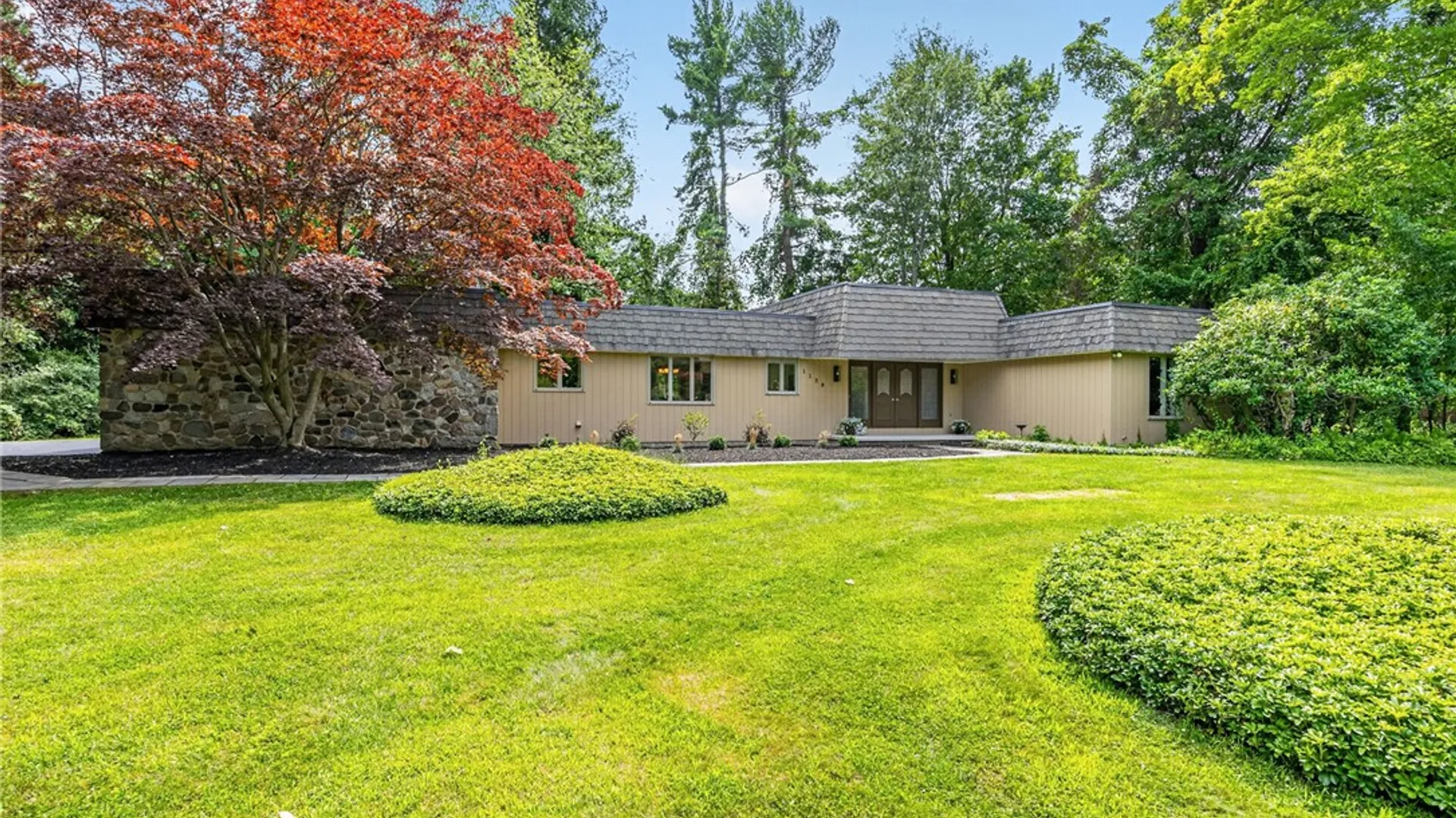 Property at 1139 Woodsboro Farms, Webster, NY 14580 2