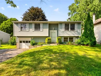 Property at 7 Brandywine Circle, Penfield, NY 14526