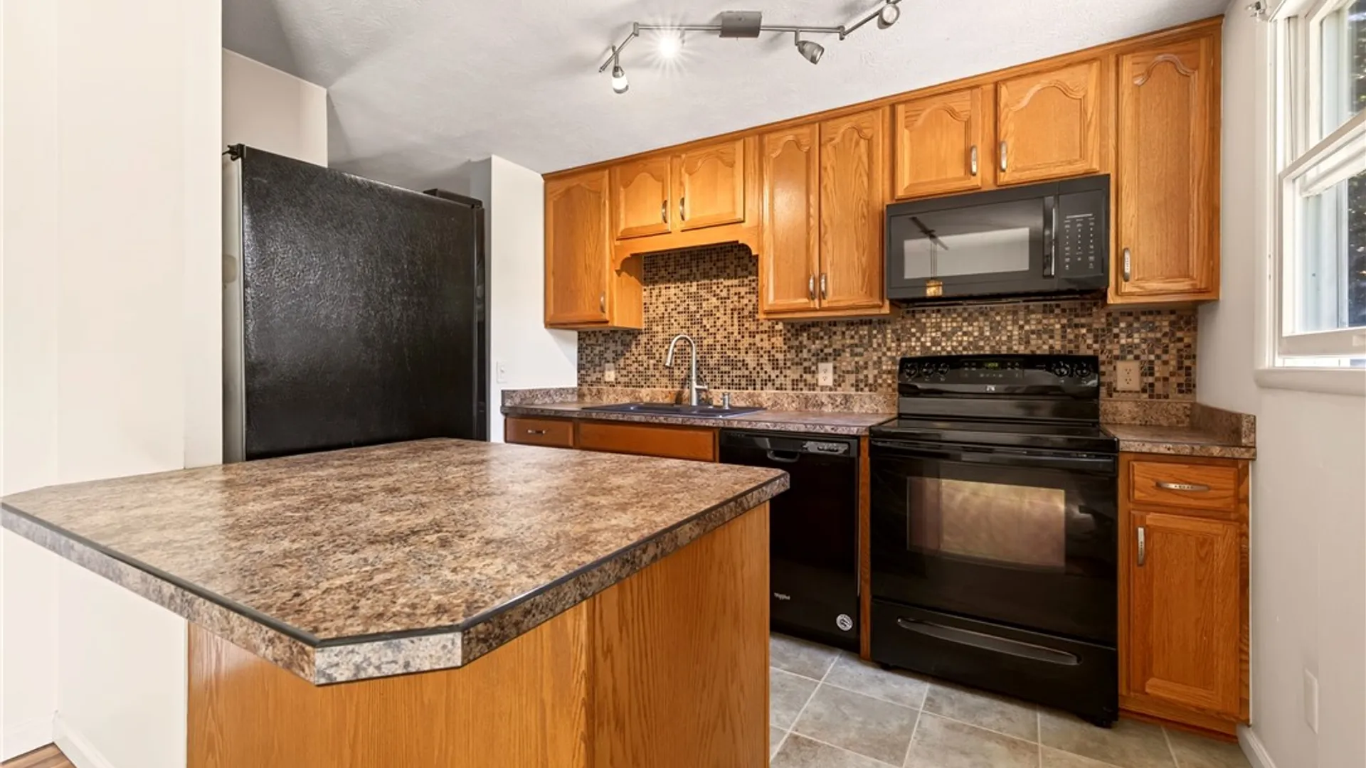 Property at 7 Brandywine Circle, Penfield, NY 14526 9