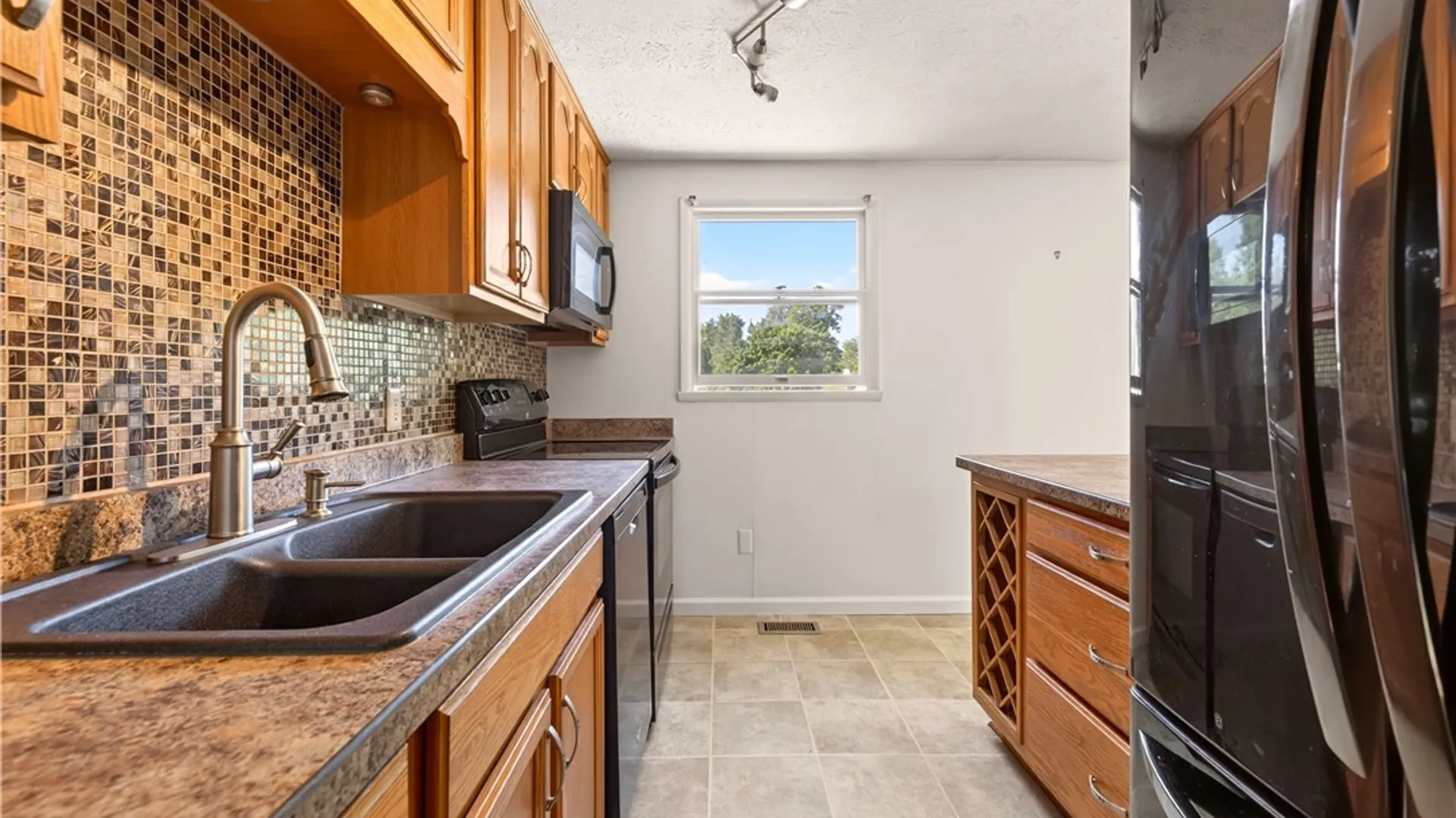Property at 7 Brandywine Circle, Penfield, NY 14526 11