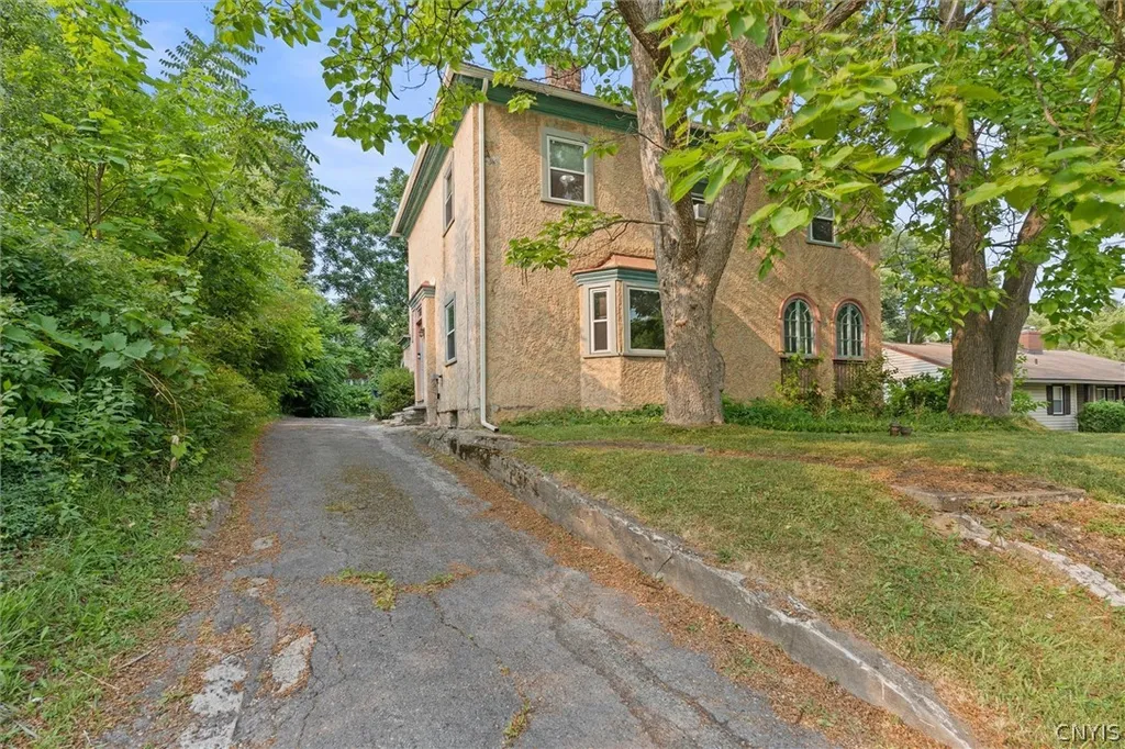 Property at 117 Claire Road, Syracuse, NY 13214