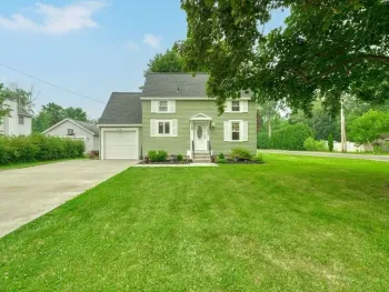 Property at 800 Winifred Dr, Webster, NY 14580