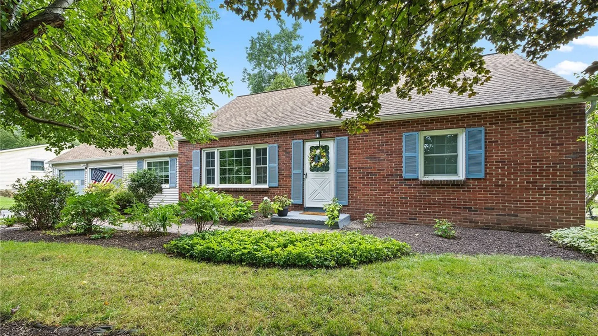Property at 5 Gentian Way, Perinton, NY 14450 2