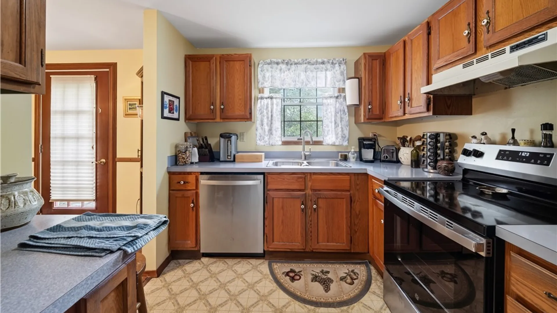 Property at 8165 Capricorn Drive, Clay, NY 13090 7