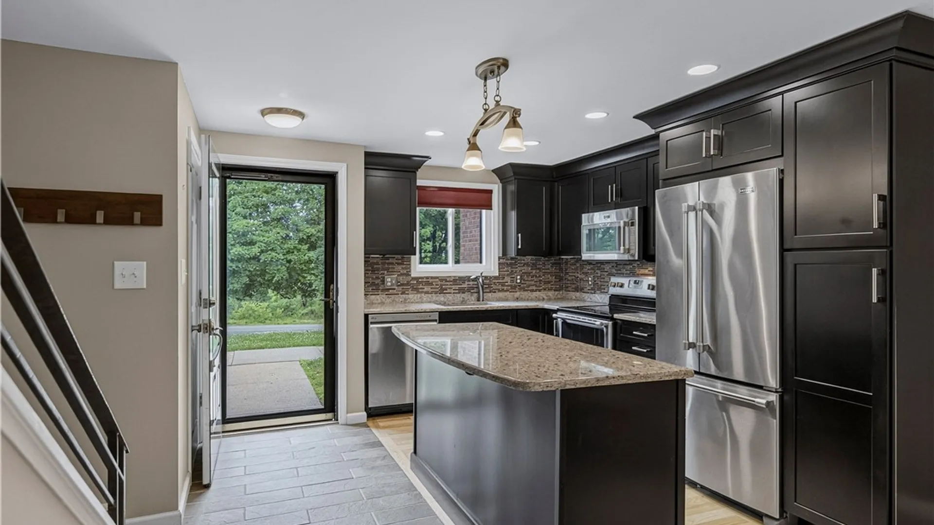 Property at 5 Chestnut Hills, New Hartford, NY 13413 4