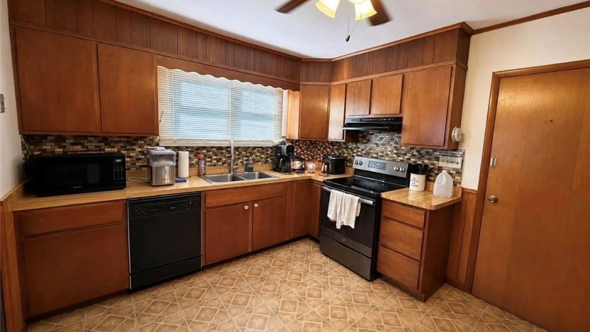 Property at 1817 Copperfield Street, Utica, NY 13501 4