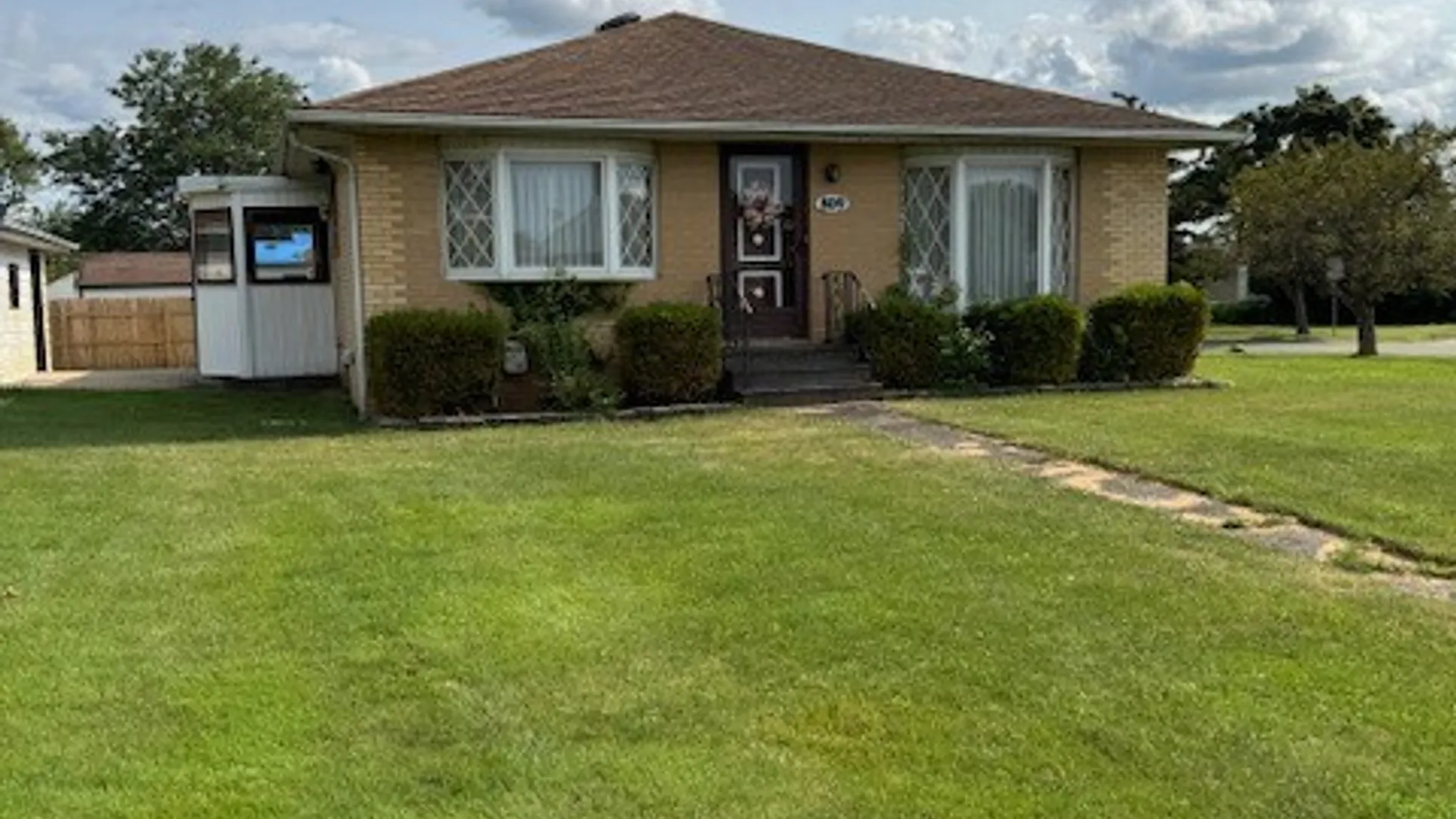 Property at 809 George Urban Boulevard, Cheektowaga, NY 14225 2