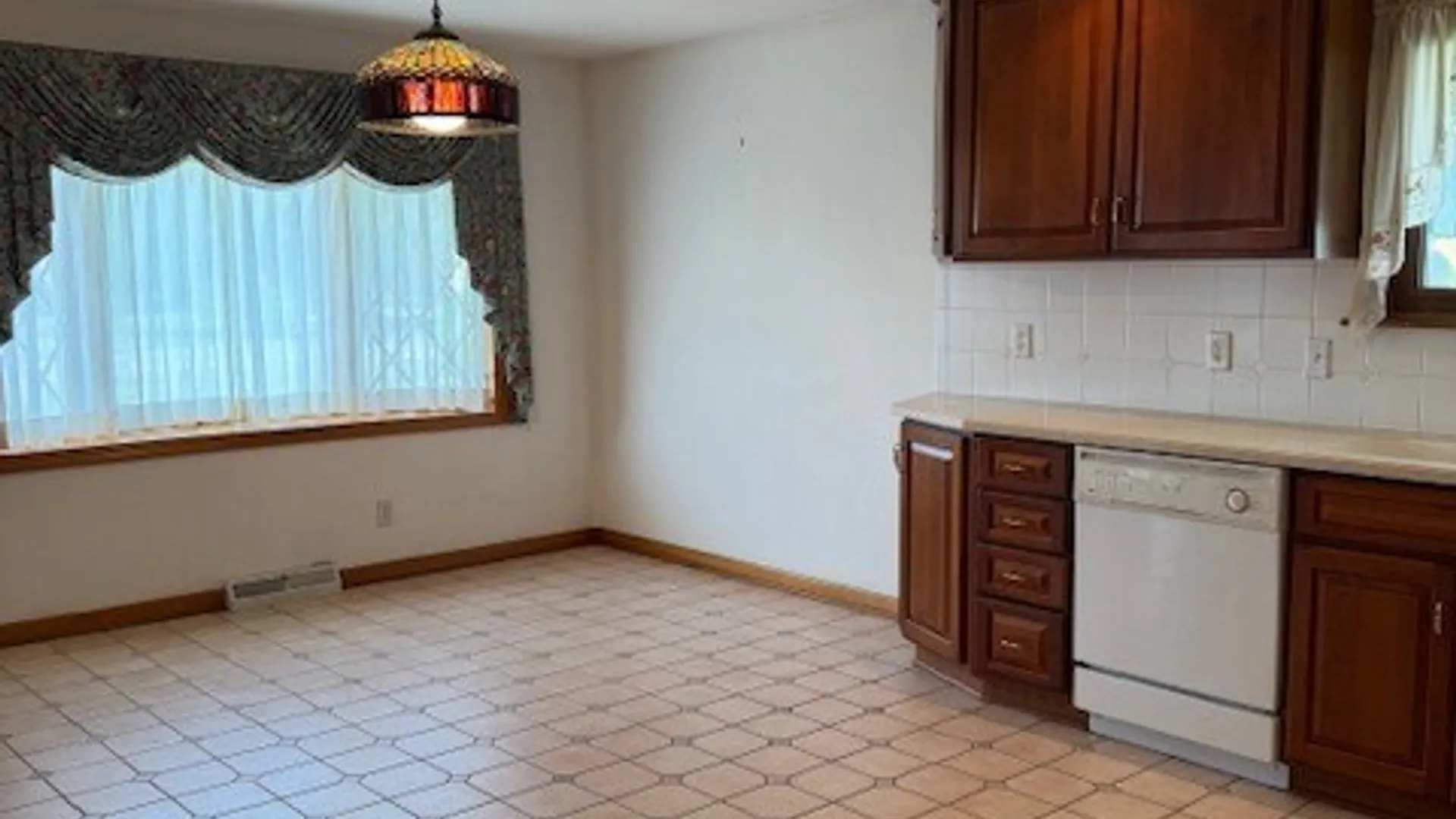 Property at 809 George Urban Boulevard, Cheektowaga, NY 14225 12