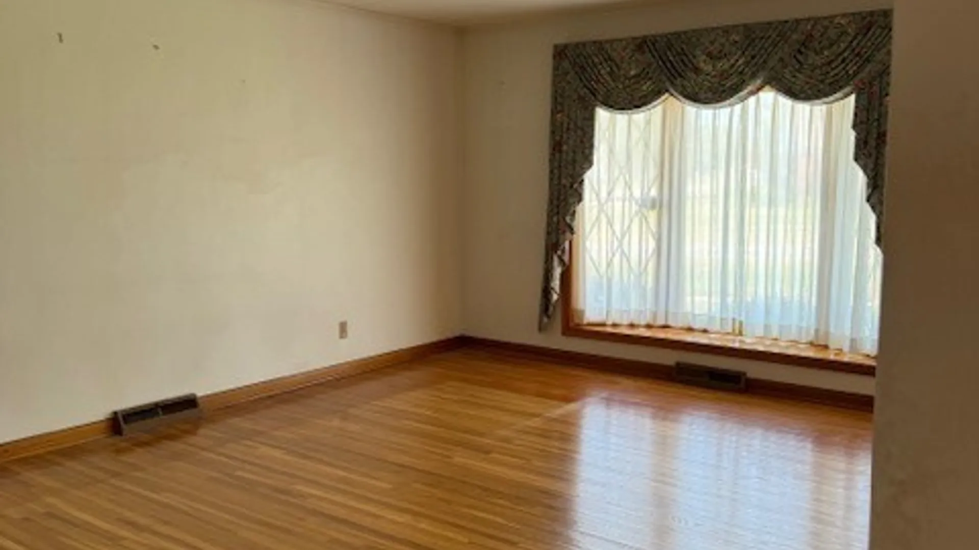 Property at 809 George Urban Boulevard, Cheektowaga, NY 14225 7