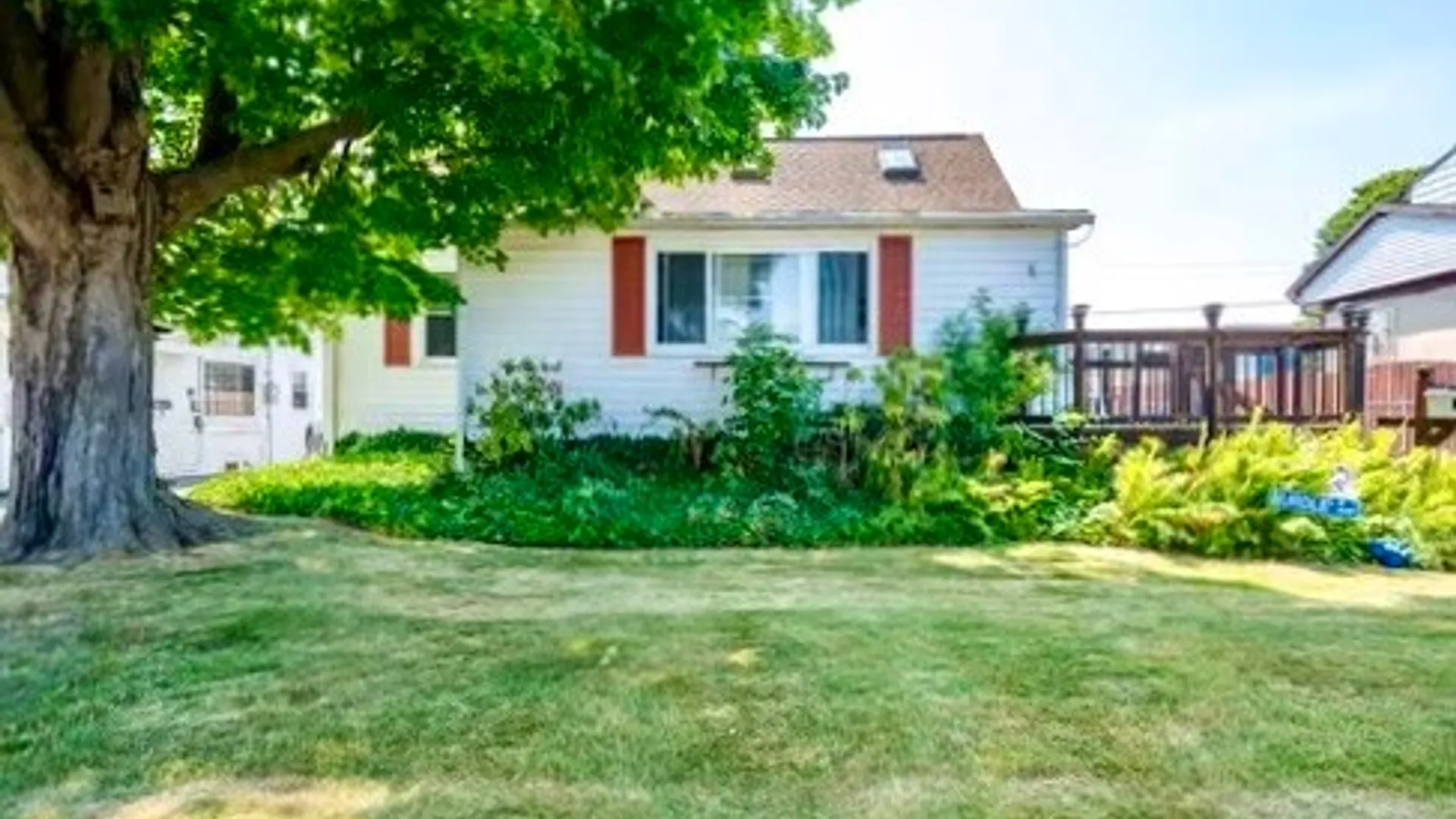 Property at 302 Knox Avenue, West Seneca, NY 14224 2
