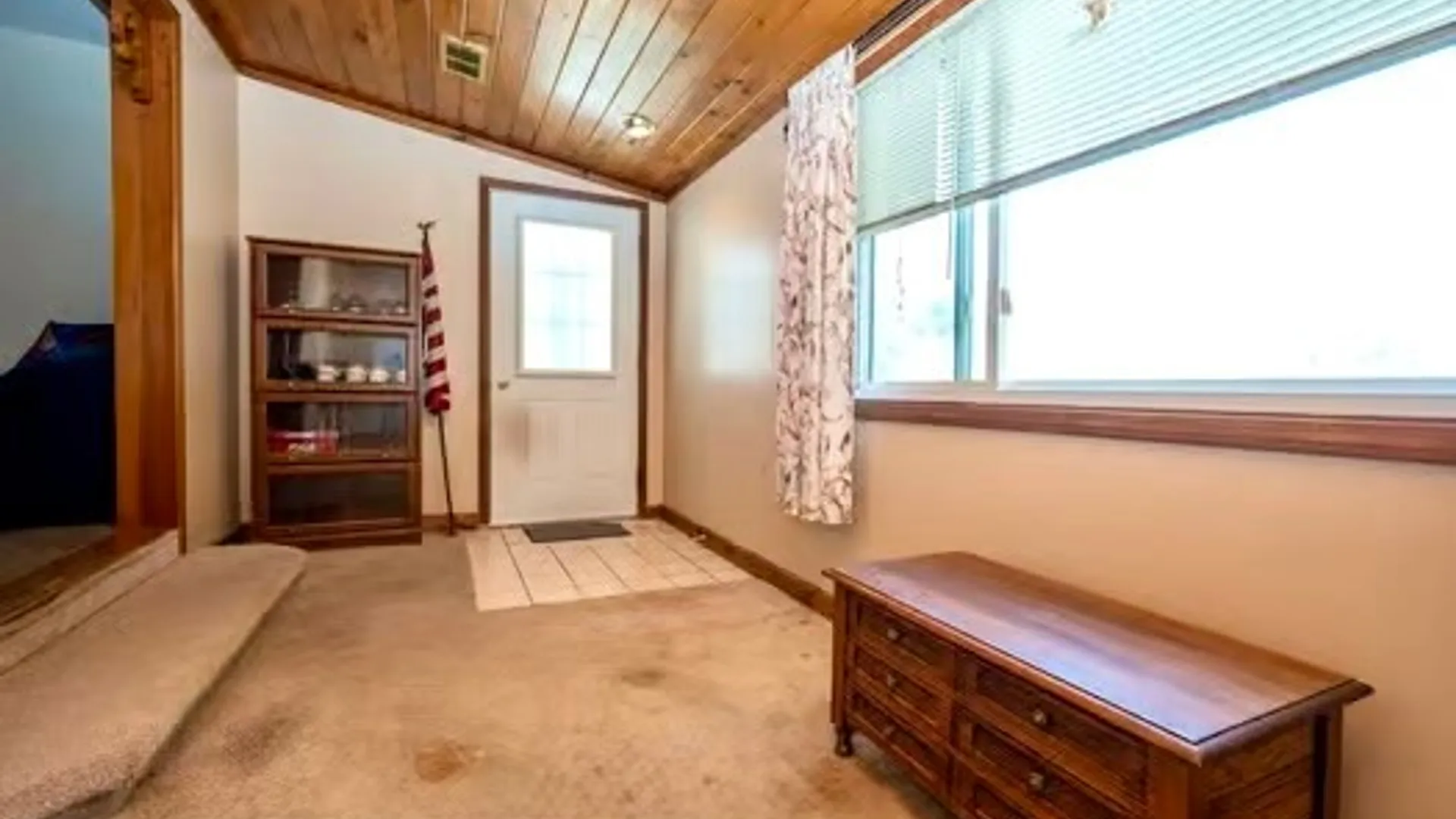 Property at 302 Knox Avenue, West Seneca, NY 14224 4