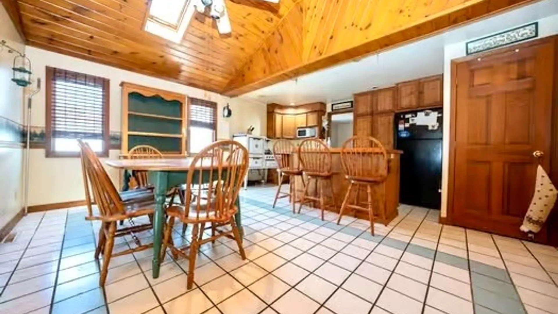 Property at 302 Knox Avenue, West Seneca, NY 14224 8
