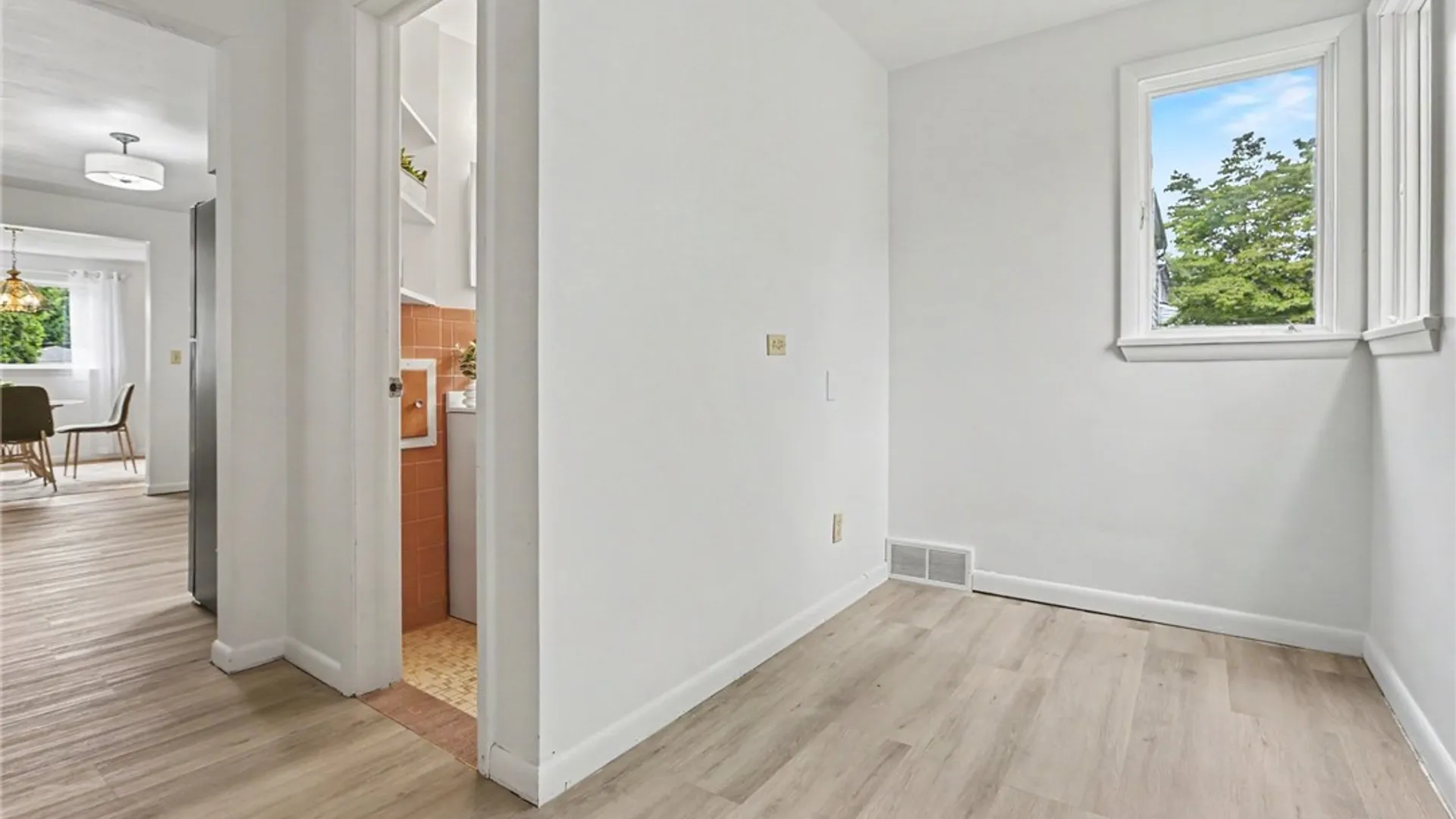 Property at 160 Chadwell Rd, Irondequoit, NY 14609 14