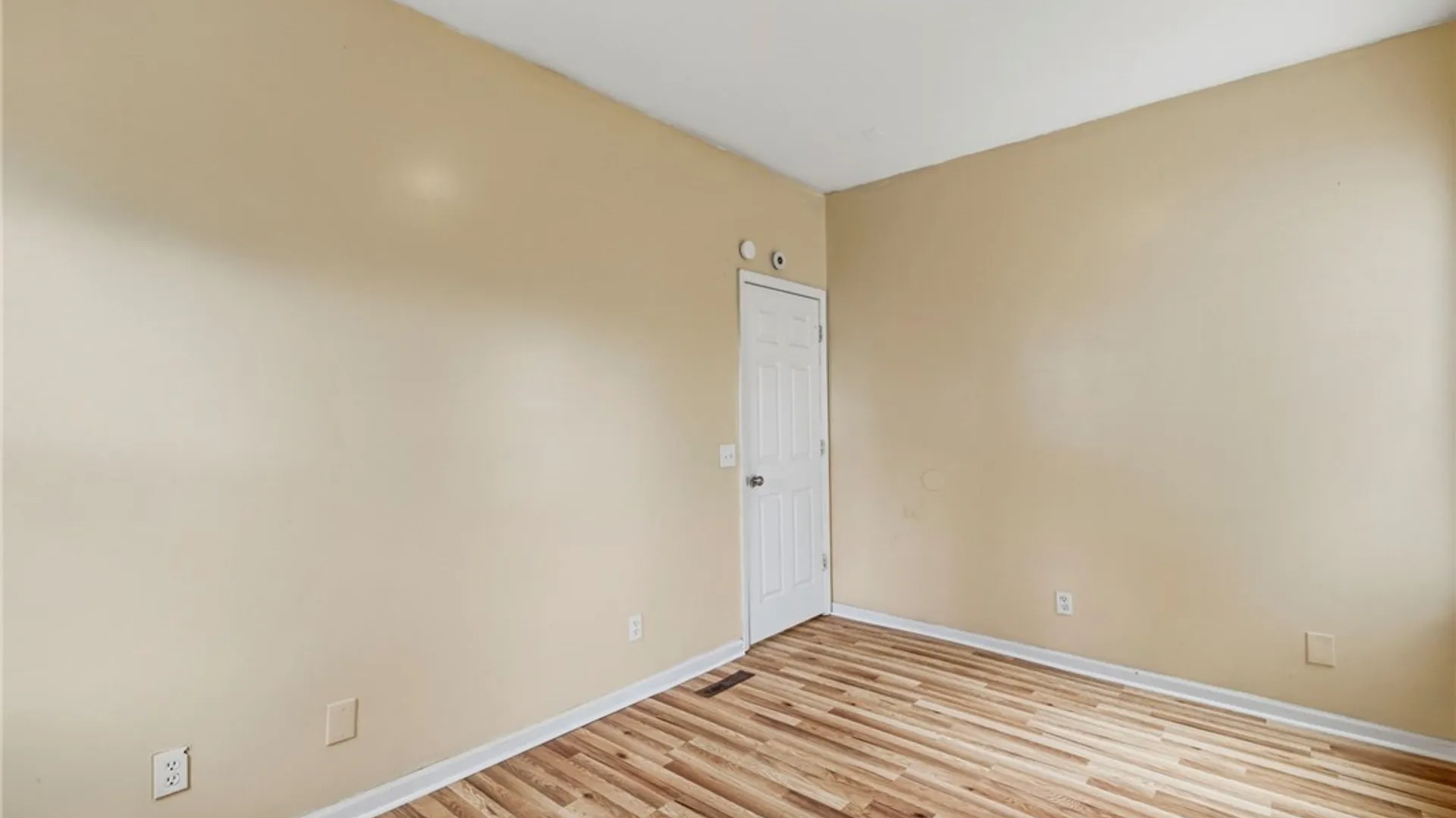 Property at 27 Heward Avenue, Buffalo, NY 14207 13