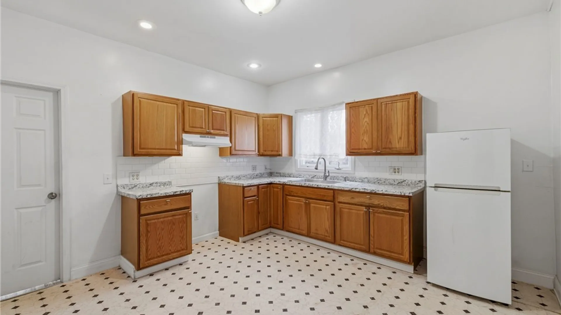 Property at 27 Heward Avenue, Buffalo, NY 14207 15