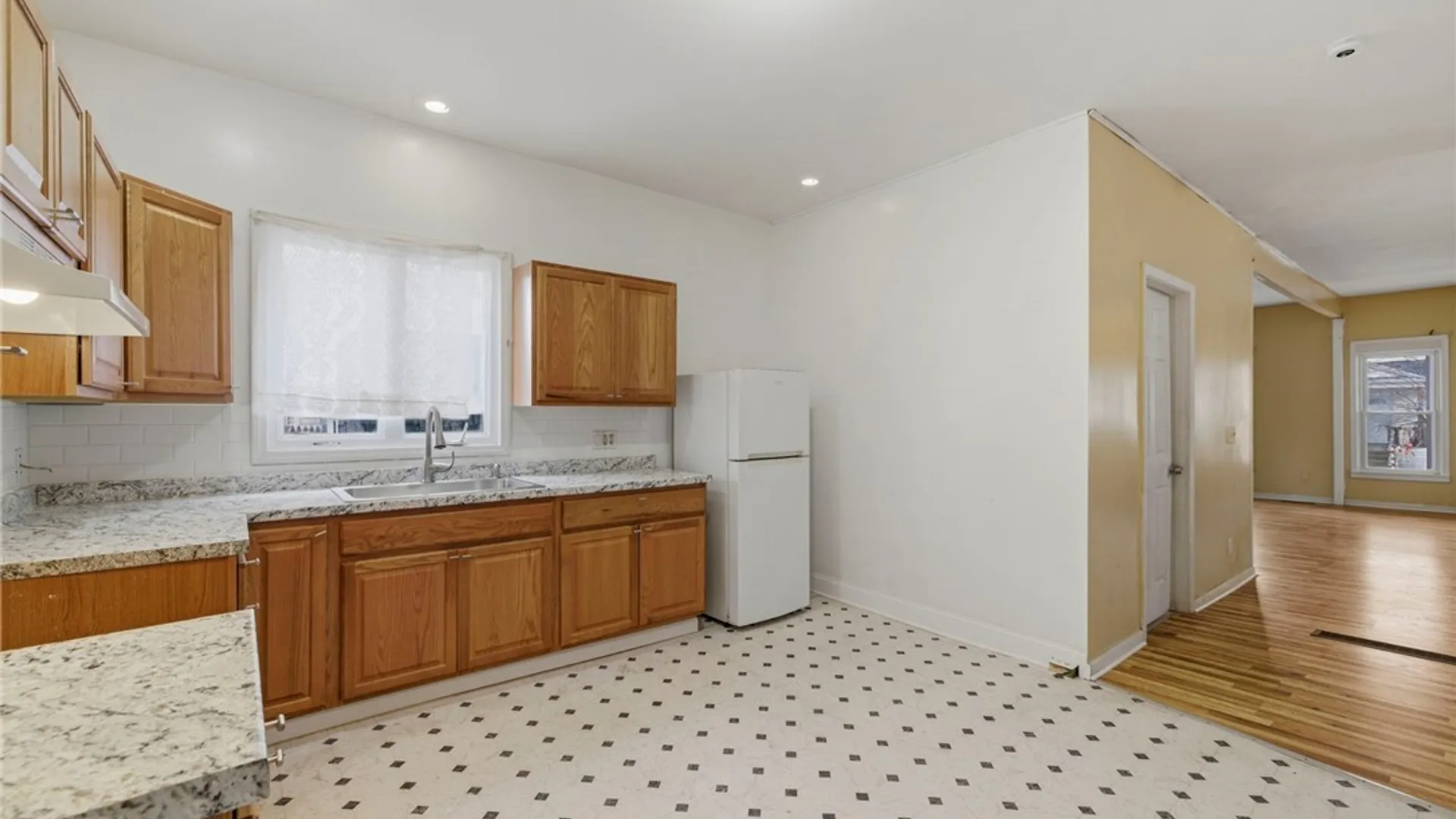 Property at 27 Heward Avenue, Buffalo, NY 14207 16