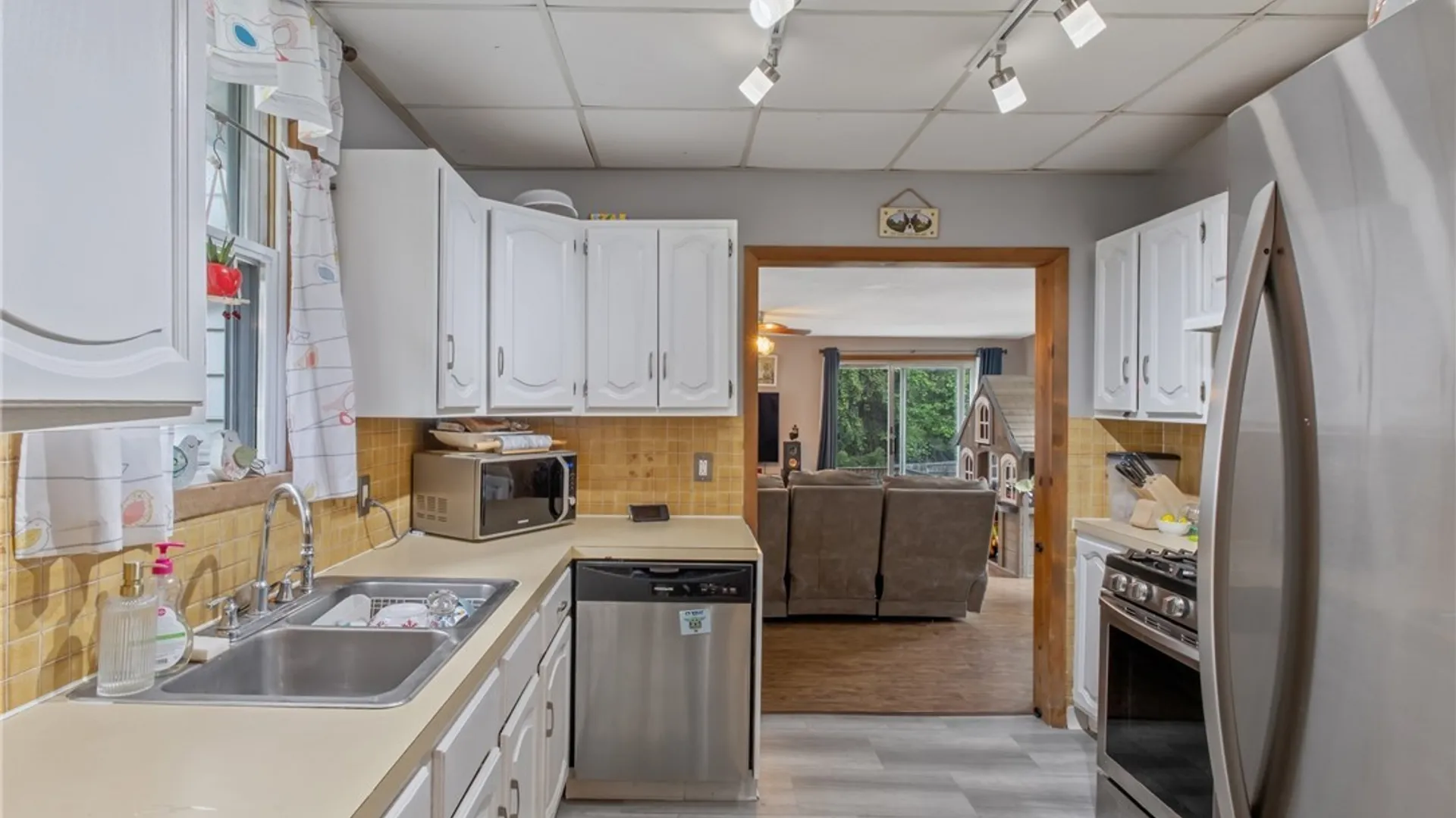 Property at 107 Randall Terrace, Cicero, NY 13212 11
