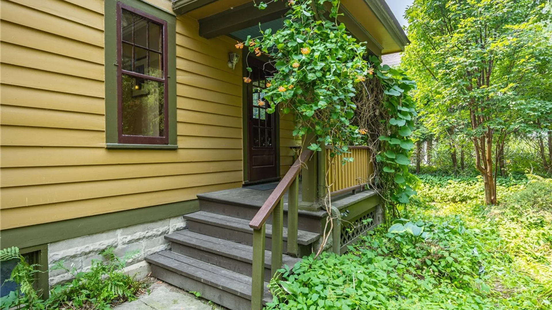 Property at 6 Line Street, Pittsford, NY 14534 9
