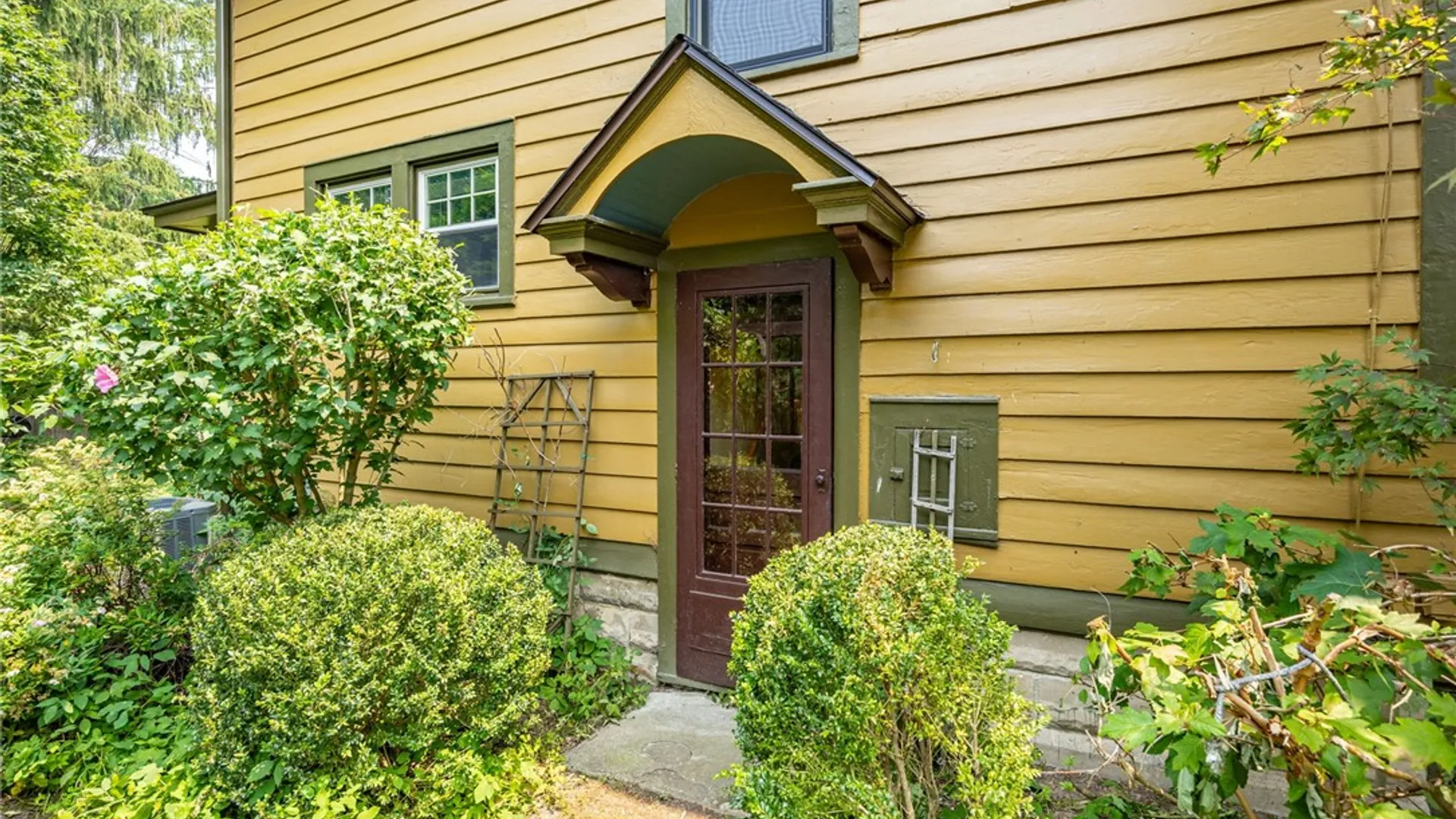 Property at 6 Line Street, Pittsford, NY 14534 45