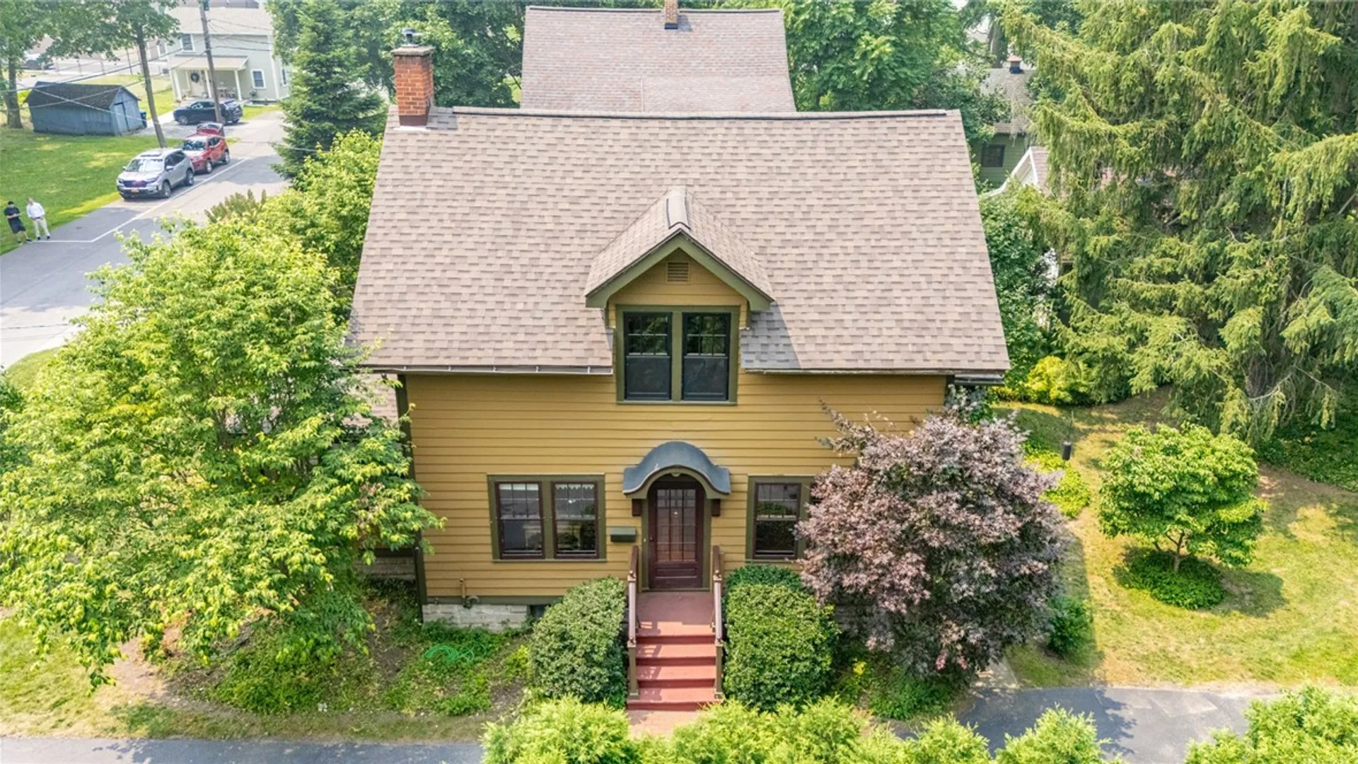 Property at 6 Line Street, Pittsford, NY 14534 3