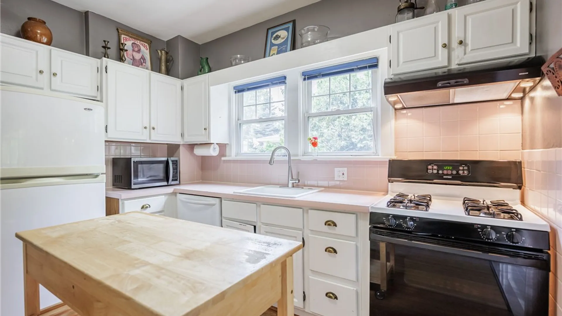 Property at 6 Line Street, Pittsford, NY 14534 13