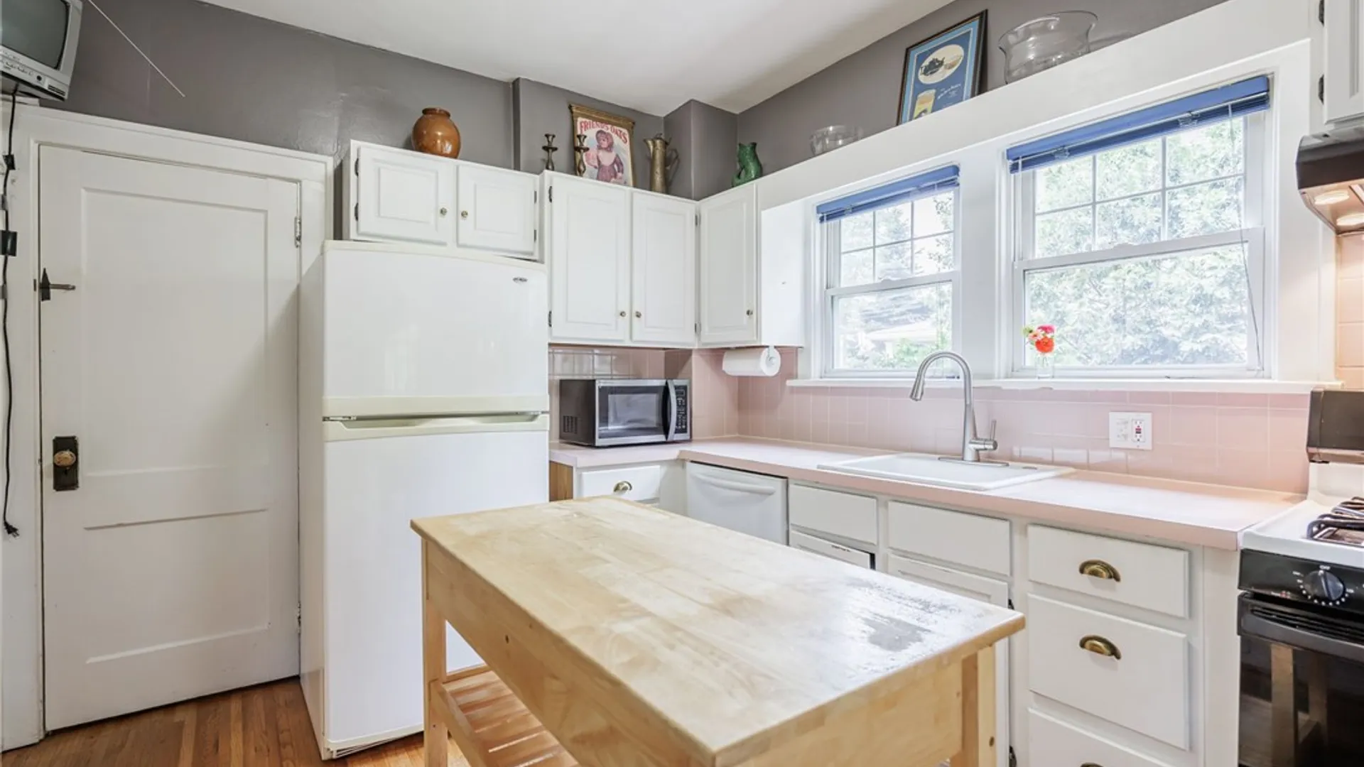 Property at 6 Line Street, Pittsford, NY 14534 15