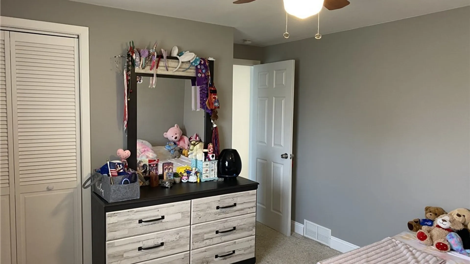 Property at 33 E Toulon Drive, Cheektowaga, NY 14227 23