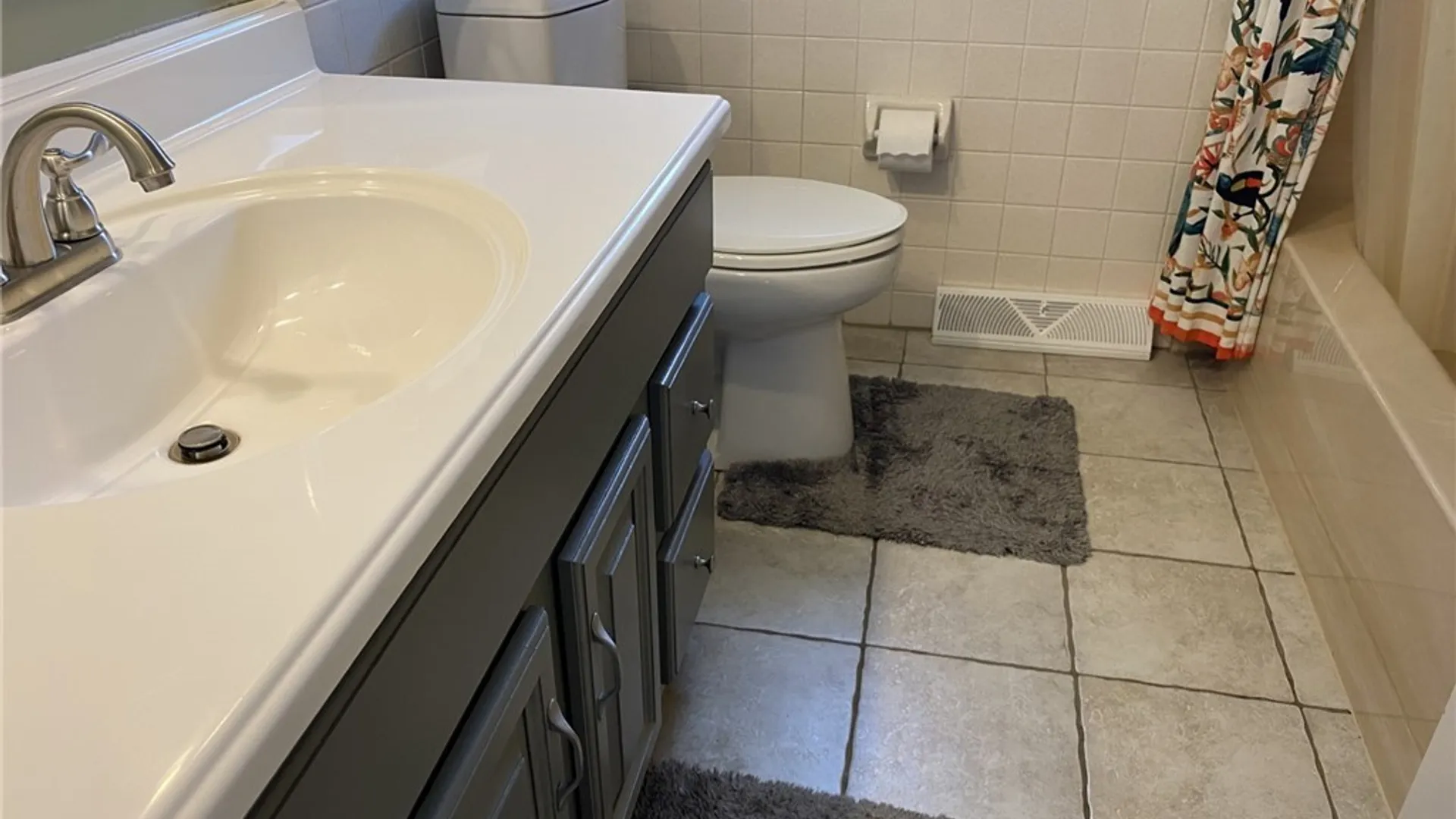 Property at 33 E Toulon Drive, Cheektowaga, NY 14227 28