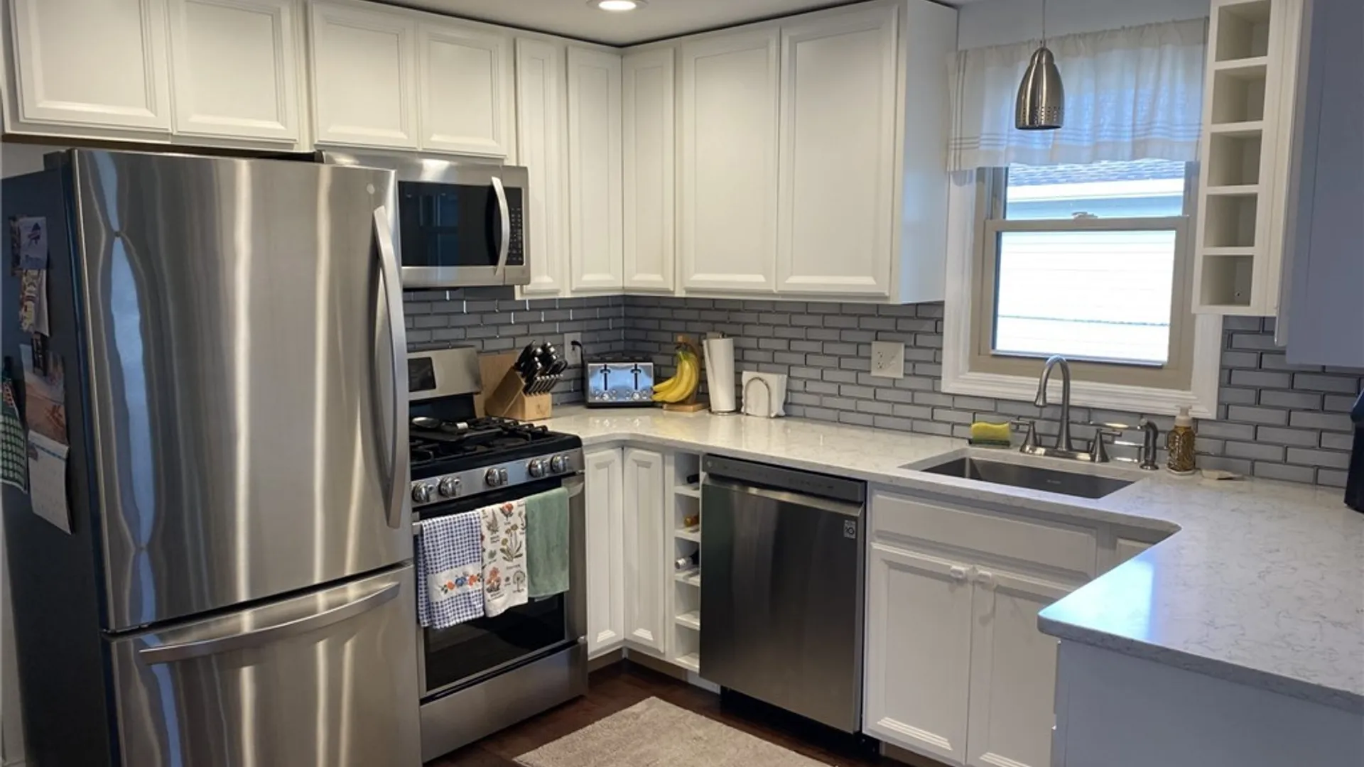Property at 33 E Toulon Drive, Cheektowaga, NY 14227 4
