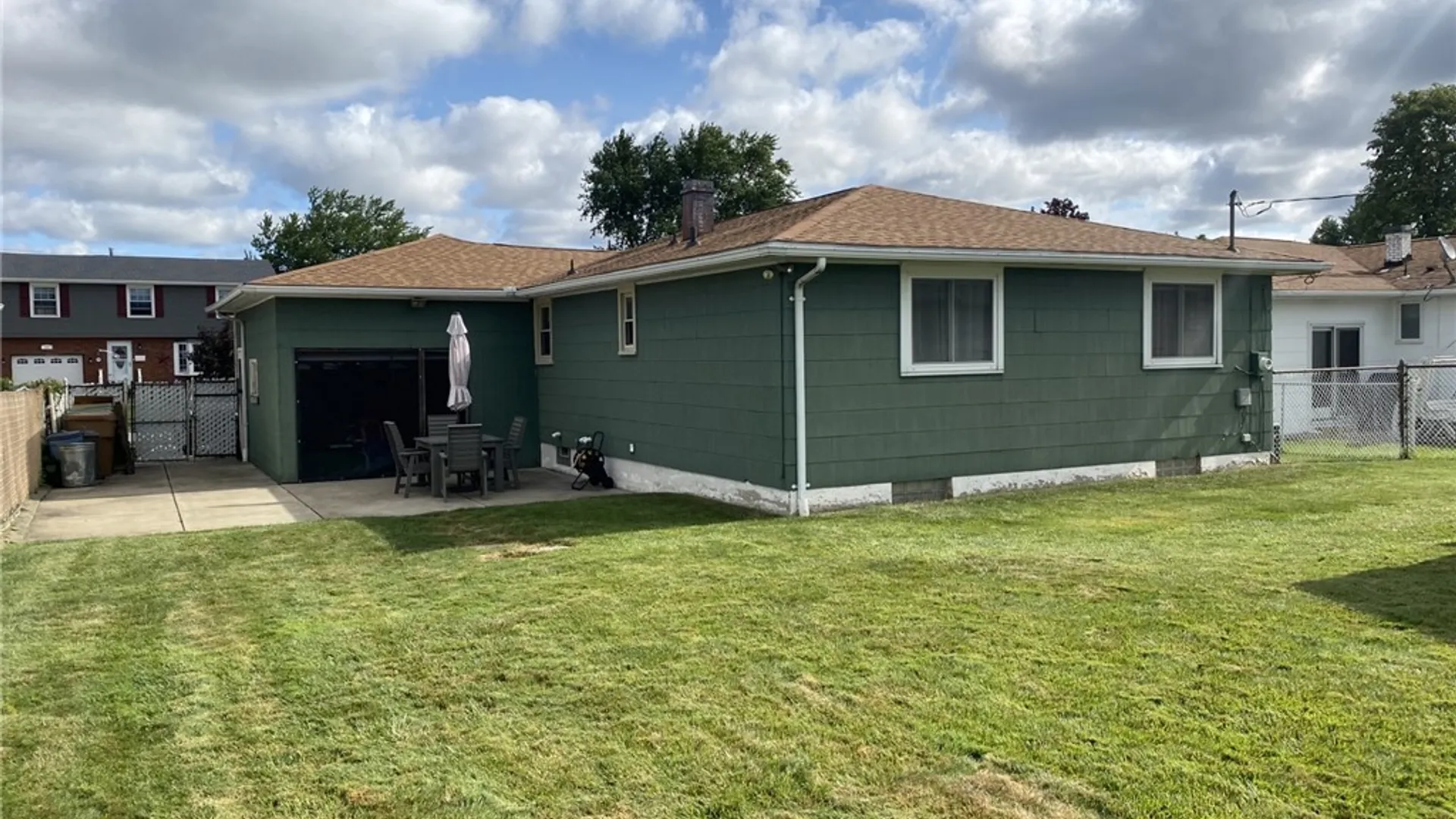 Property at 33 E Toulon Drive, Cheektowaga, NY 14227 3