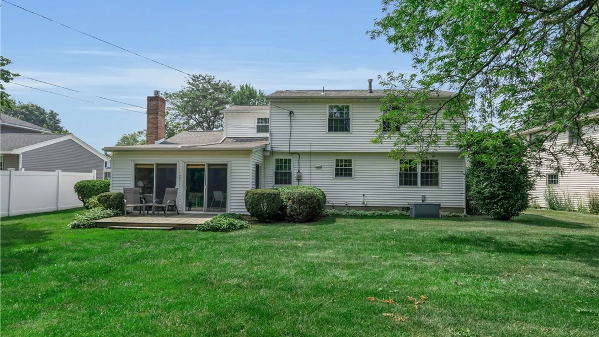Property at 128 Old Farm Circle, Amherst, NY 14221 5