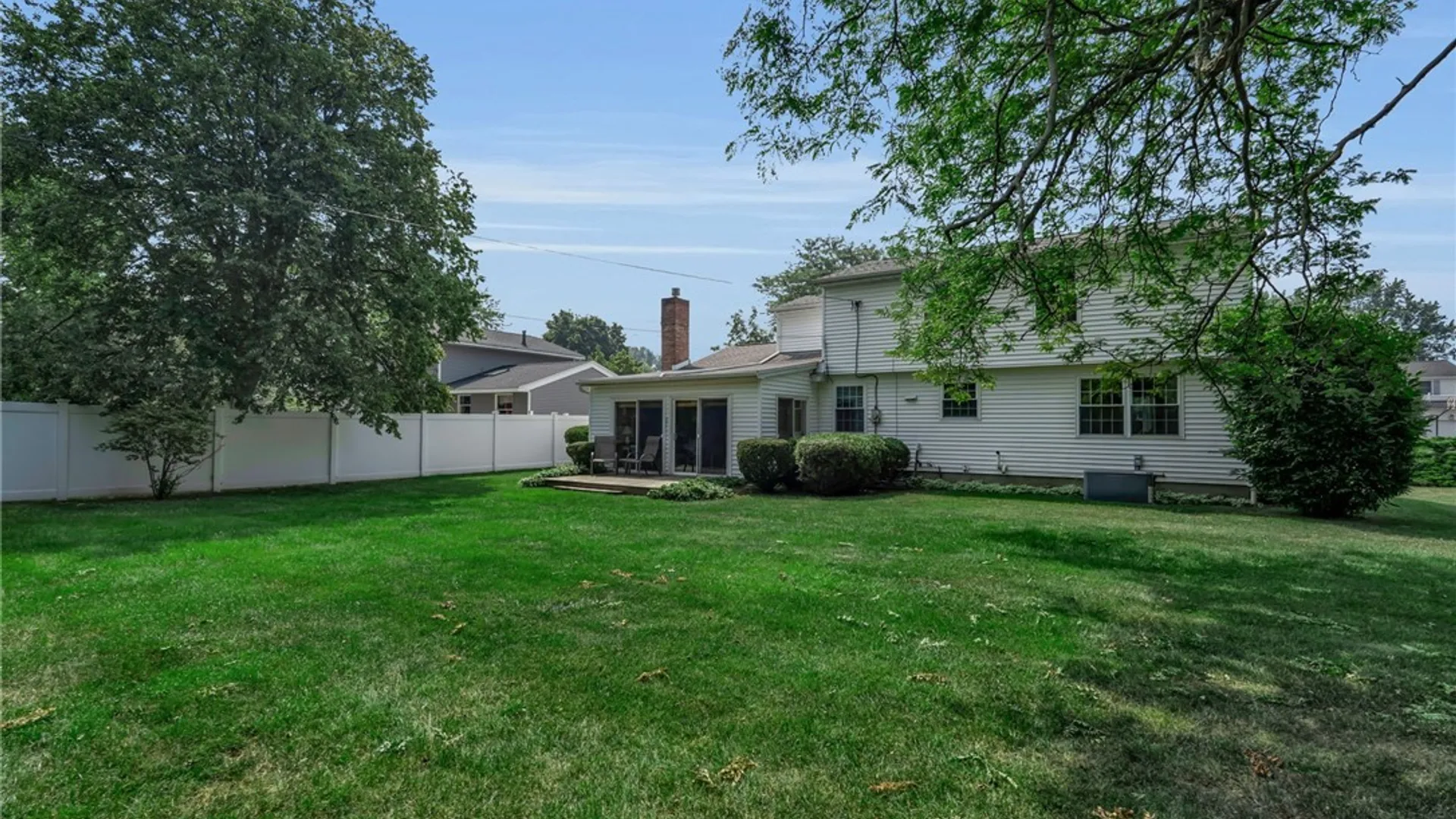 Property at 128 Old Farm Circle, Amherst, NY 14221 6