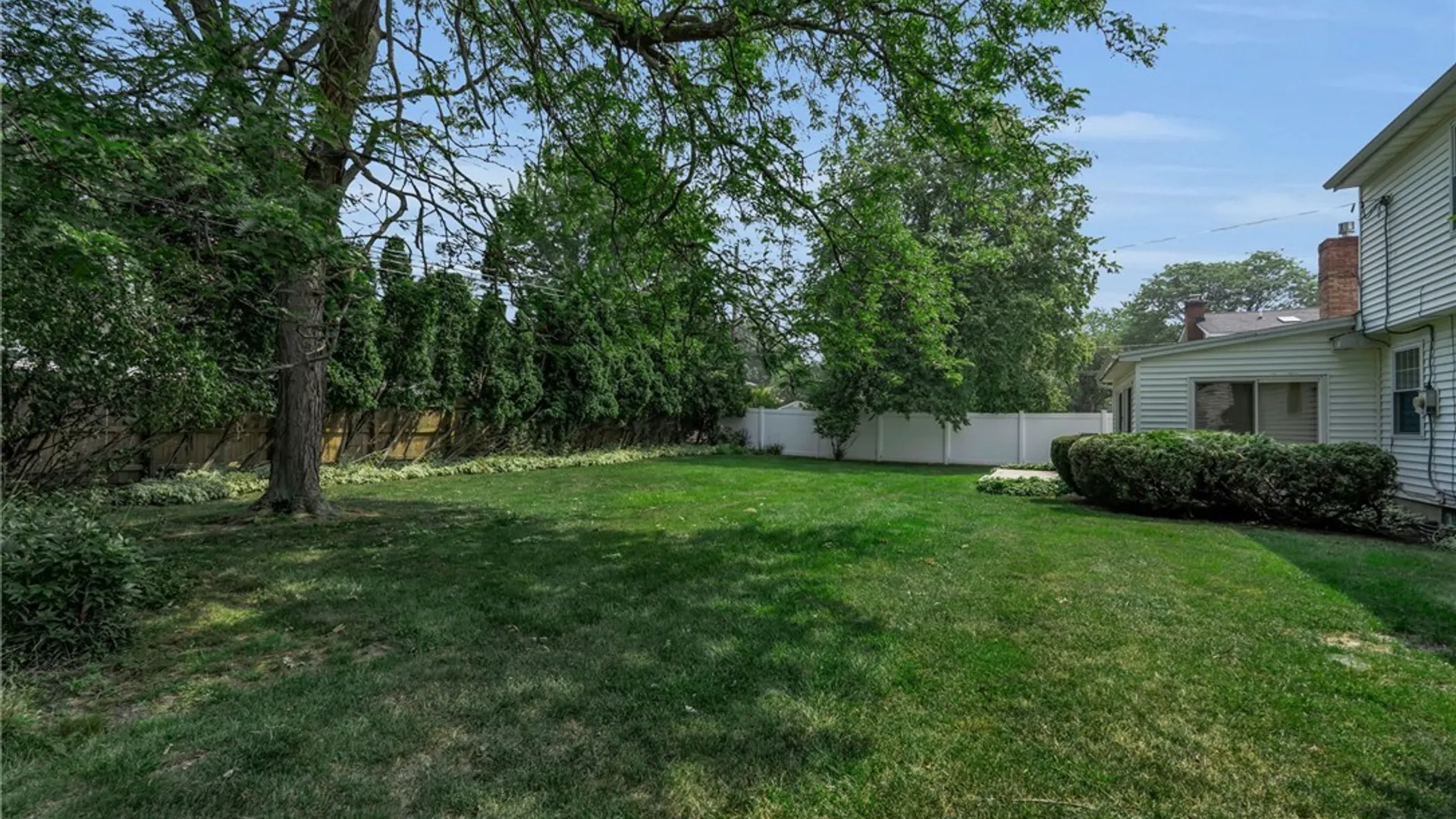 Property at 128 Old Farm Circle, Amherst, NY 14221 7
