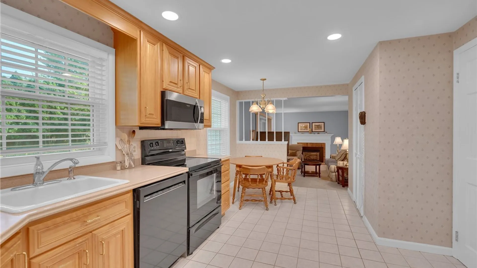 Property at 128 Old Farm Circle, Amherst, NY 14221 21
