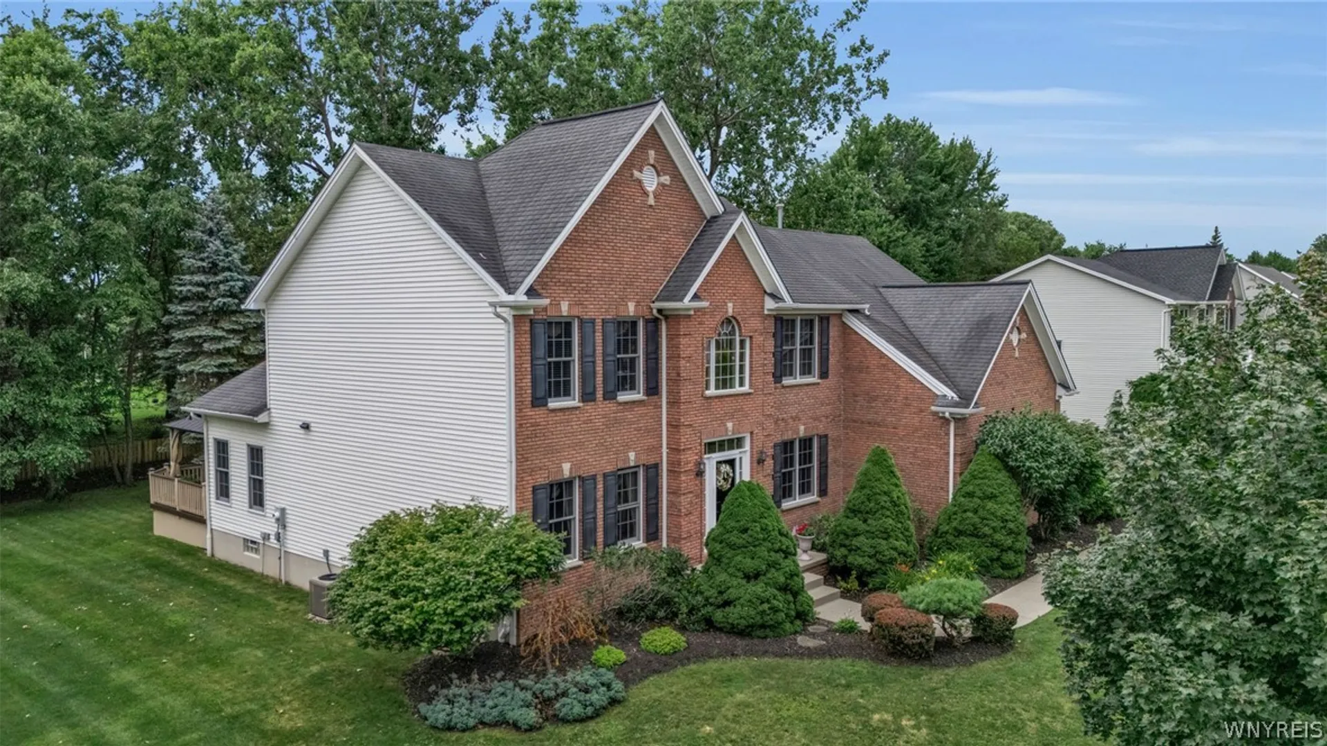 Property at 9651 Deerview Lane, Clarence, NY 14032 3
