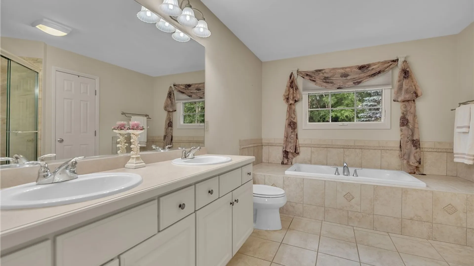 Property at 9651 Deerview Lane, Clarence, NY 14032 32