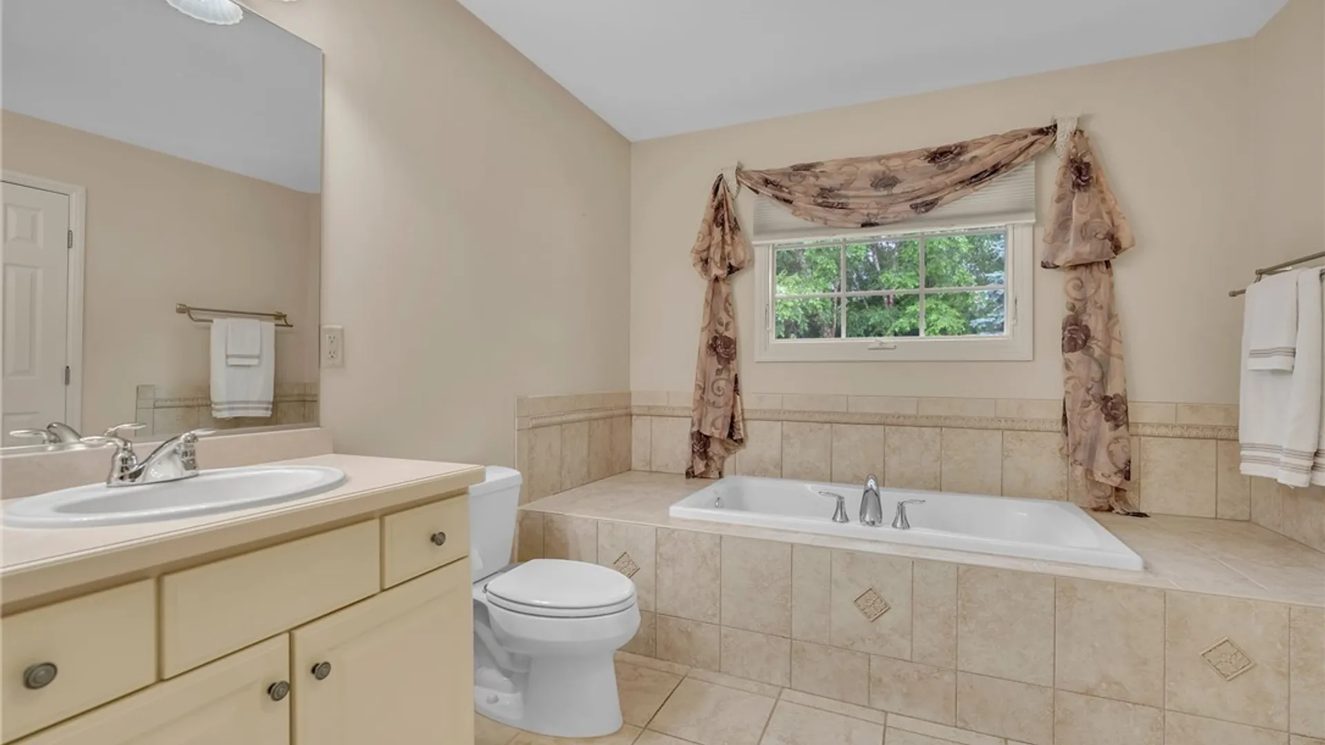 Property at 9651 Deerview Lane, Clarence, NY 14032 34