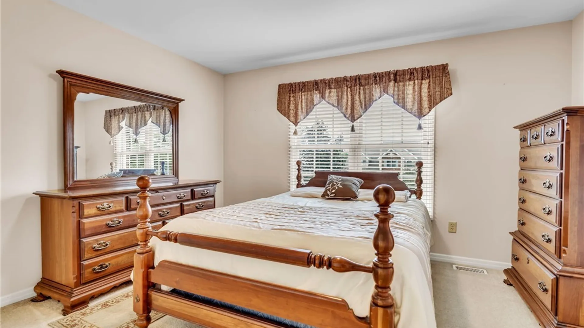 Property at 9651 Deerview Lane, Clarence, NY 14032 35