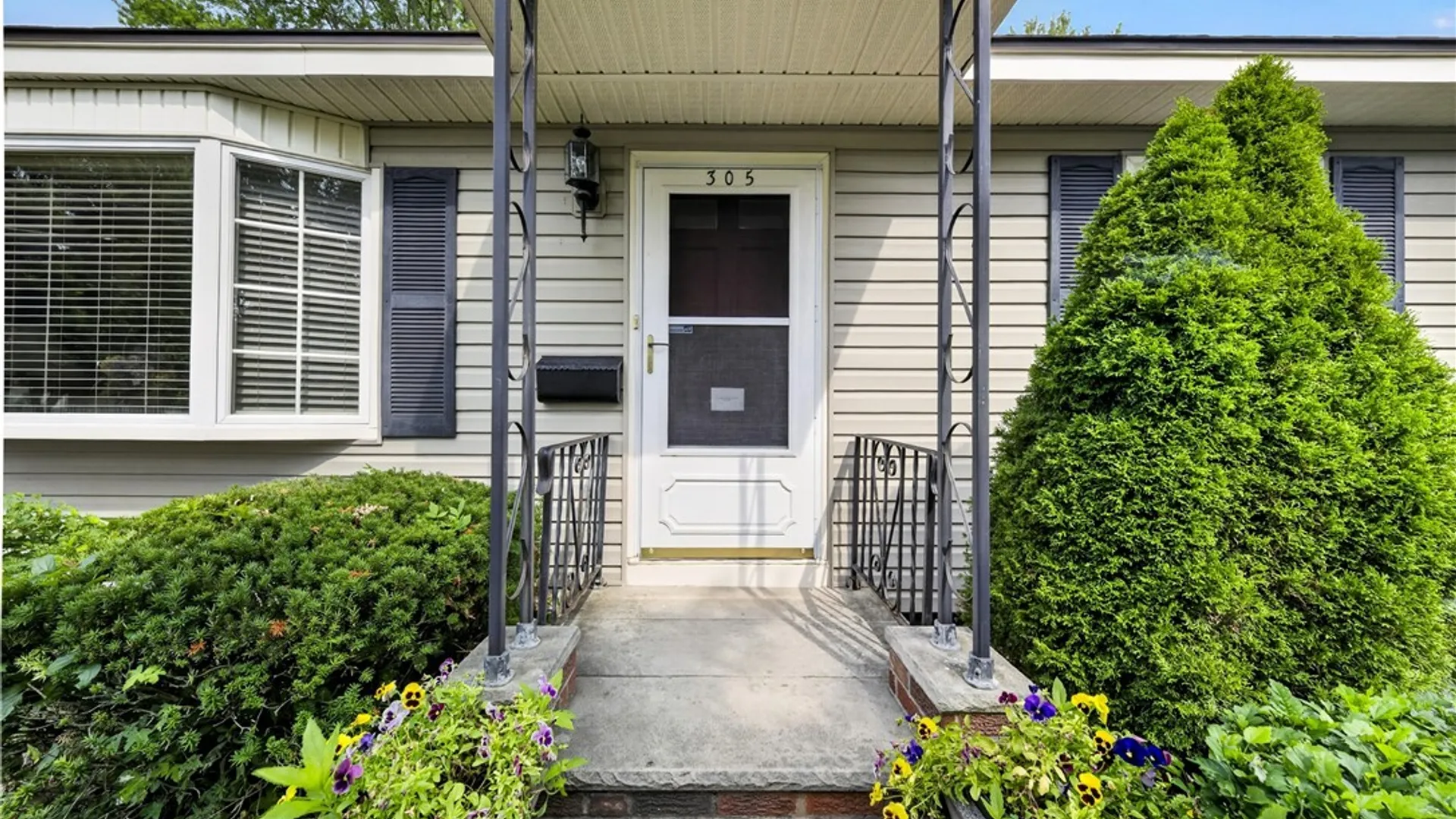 Property at 305 Hanover Avenue, Salina, NY 13088 5