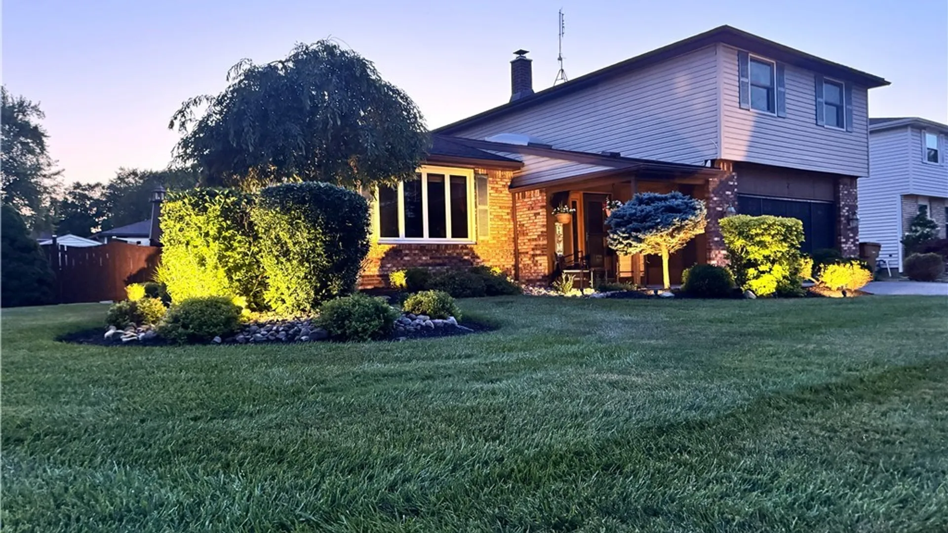Property at 2 Autumn Lane, Cheektowaga, NY 14043 2