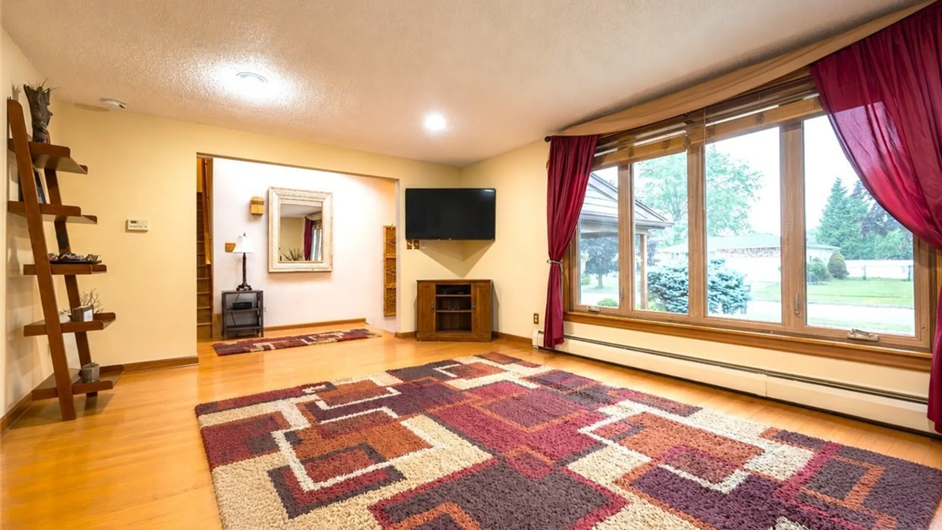 Property at 2 Autumn Lane, Cheektowaga, NY 14043 7