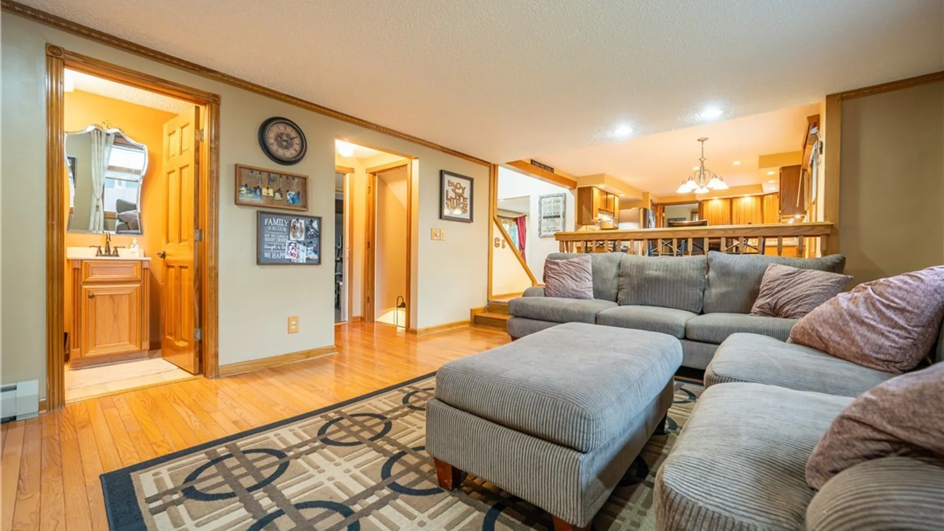 Property at 2 Autumn Lane, Cheektowaga, NY 14043 18