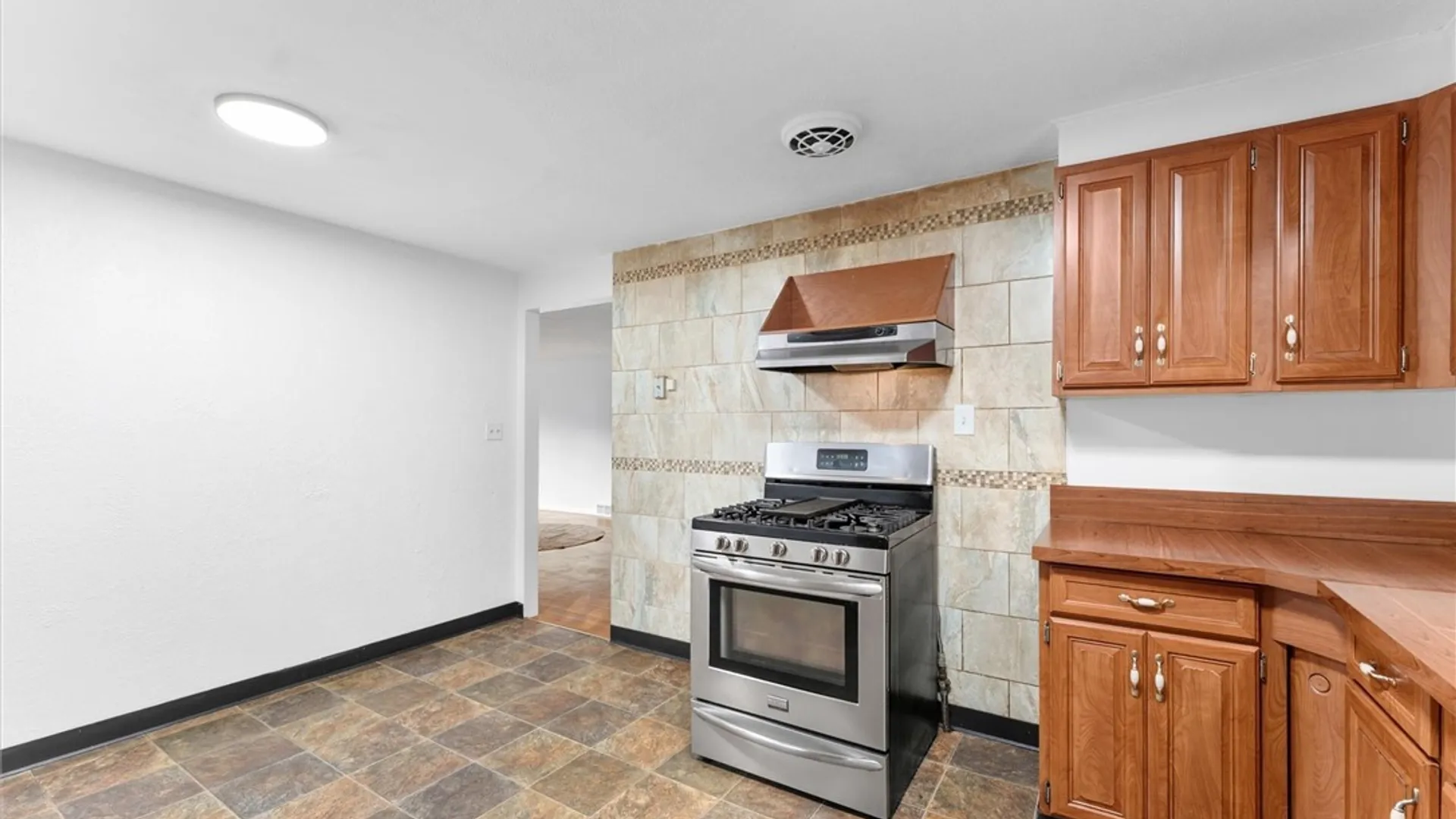 Property at 513 Mountainview Avenue, Syracuse, NY 13224 17
