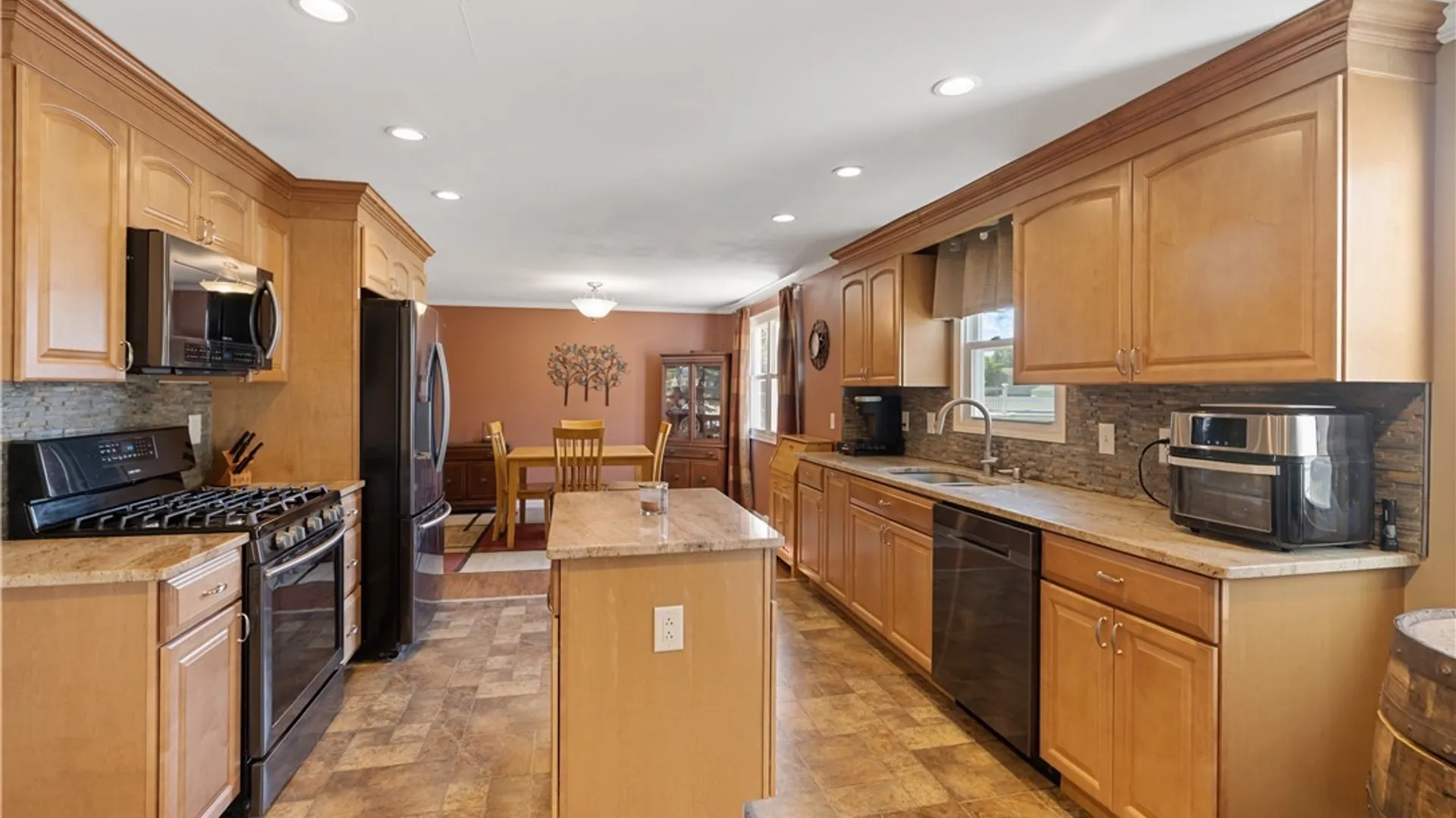 Property at 8032 Trina Circle, Clay, NY 13041 15