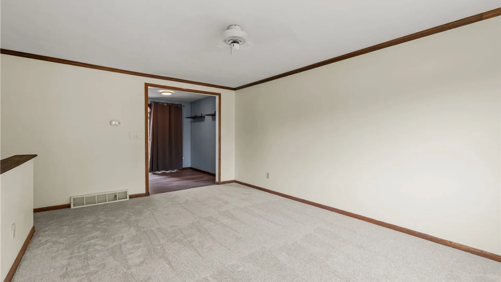 Property at 8383 Zenith Dr, Clay, NY 13027 6
