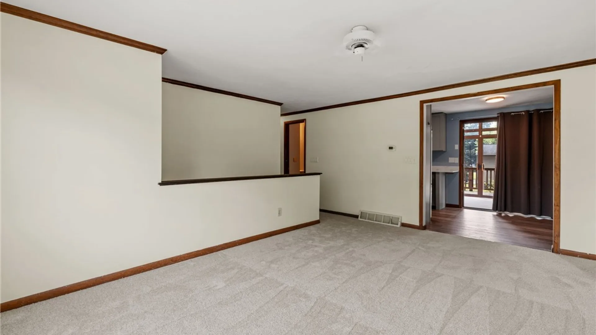 Property at 8383 Zenith Dr, Clay, NY 13027 7