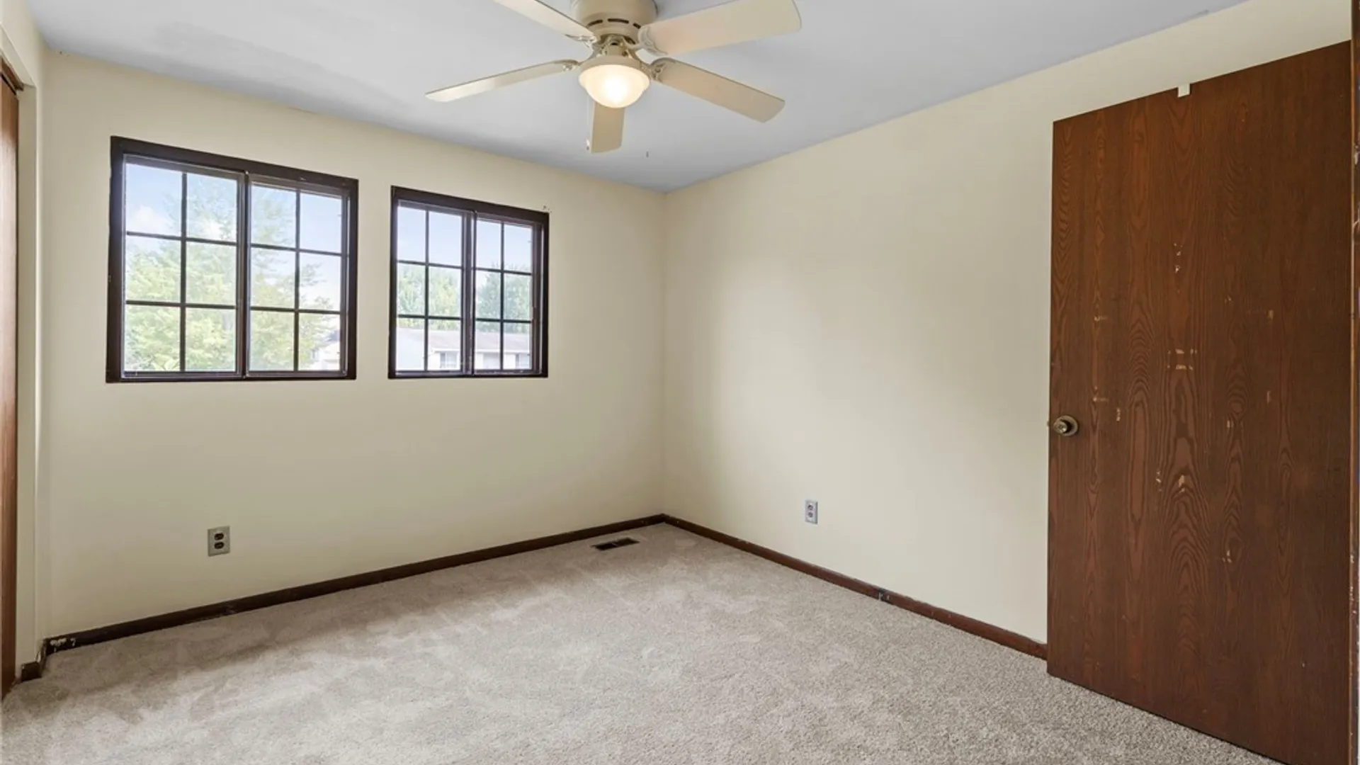 Property at 8383 Zenith Dr, Clay, NY 13027 32